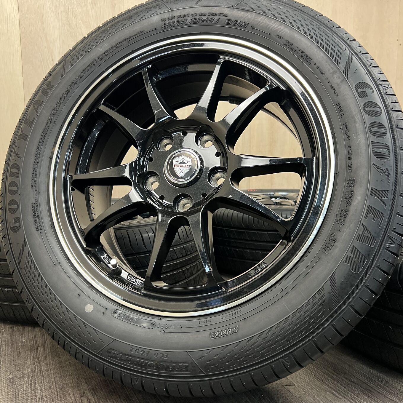 Б/У колесо в сборе 215/60 R16 Goodyear EFFICIENT GRIP ECO EG02, артикул 171S40426