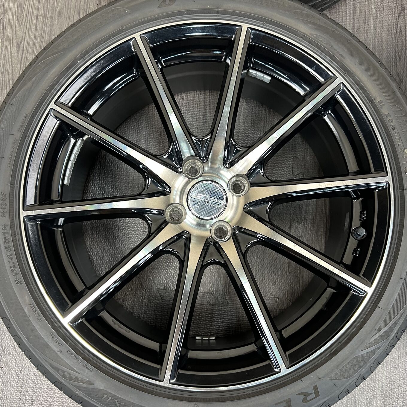 Bridgestone R VERSION SPORT 215/45 R18, фото 2
