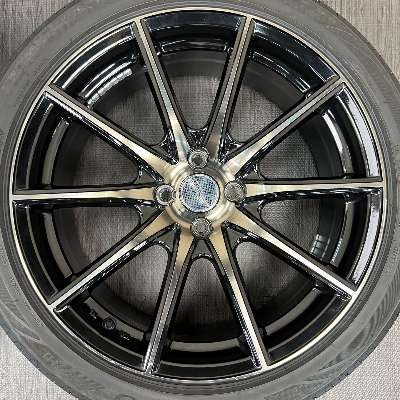 Bridgestone R VERSION SPORT 215/45 R18, фото 3