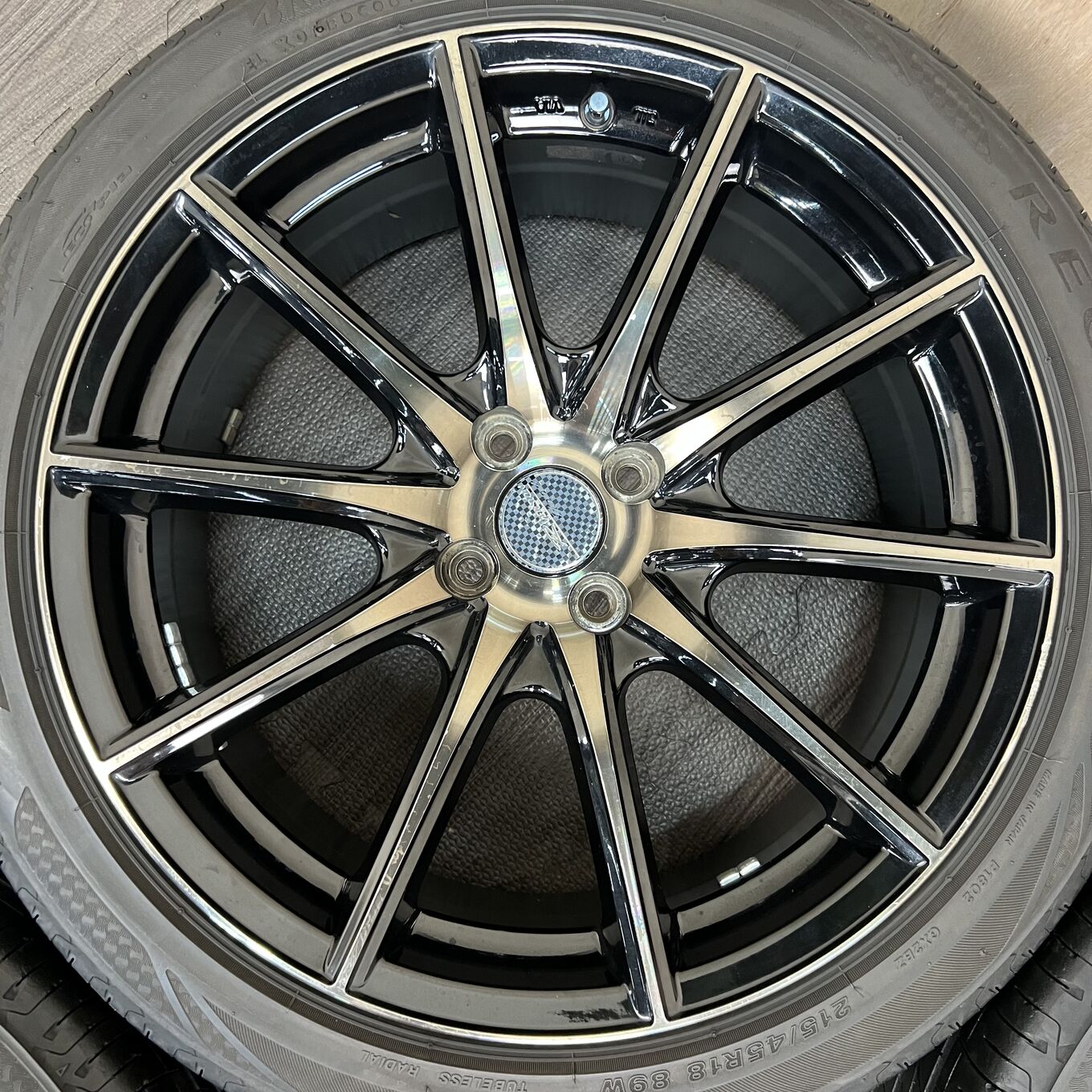 Bridgestone R VERSION SPORT 215/45 R18, фото 4
