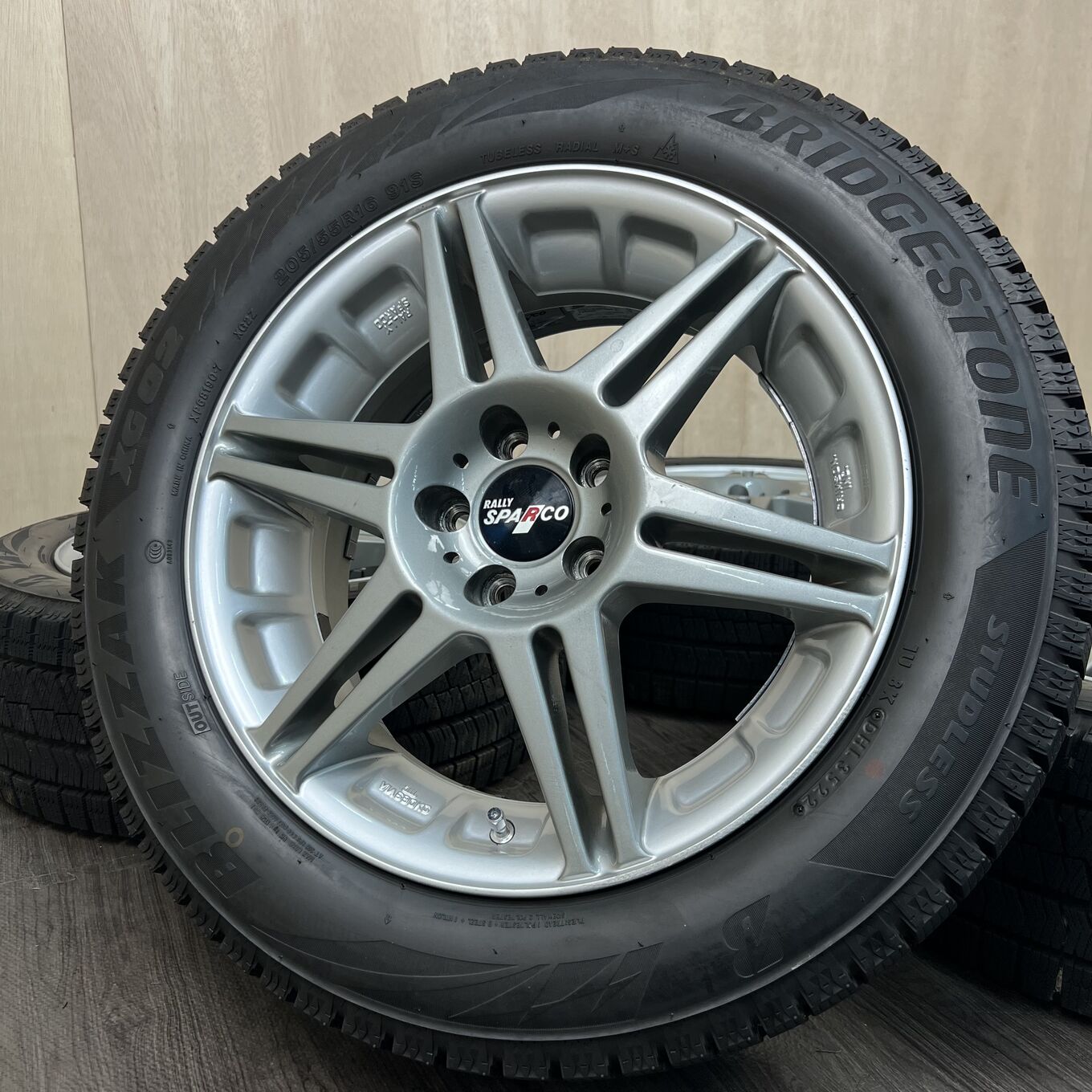 Б/У колесо в сборе 205/55 R16 Bridgestone BLIZZAK XG02, артикул 174S40426