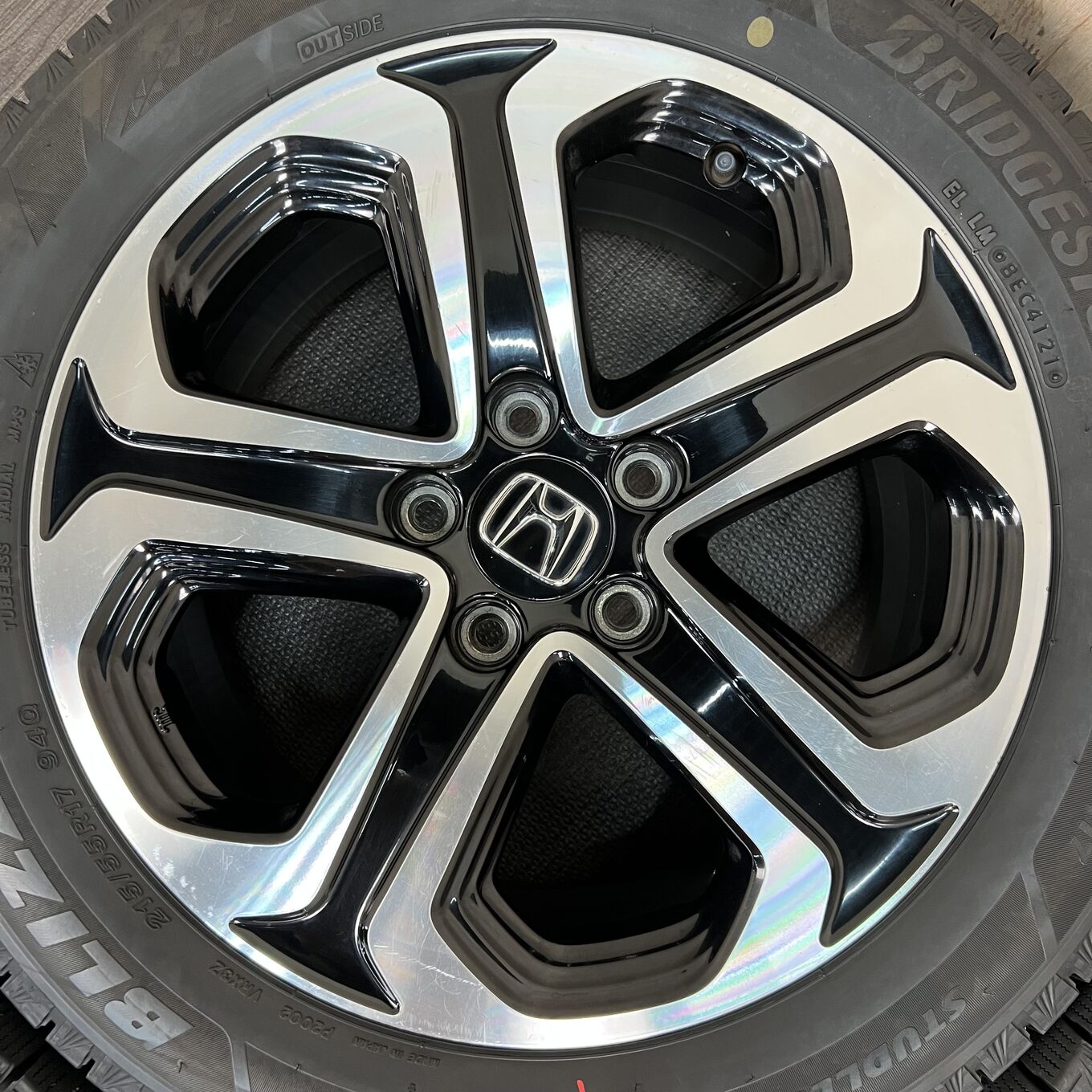 Bridgestone VEZEL 215/55 R17, фото 4