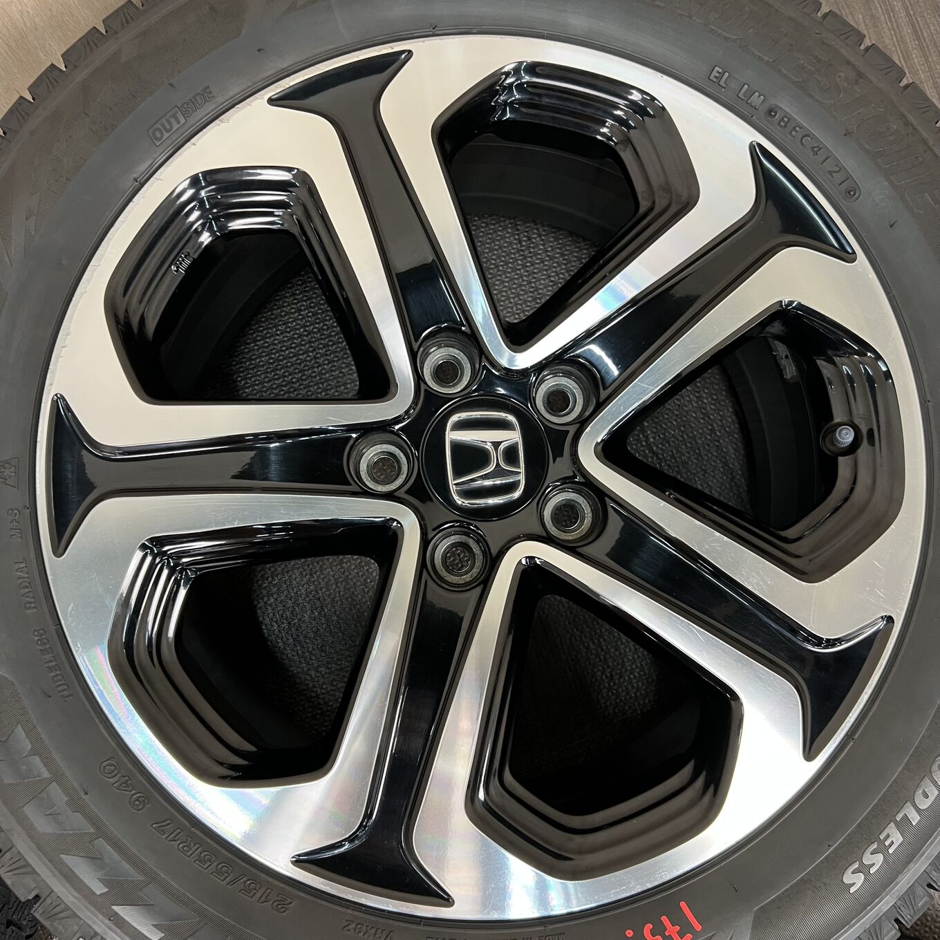 Bridgestone VEZEL 215/55 R17, фото 5
