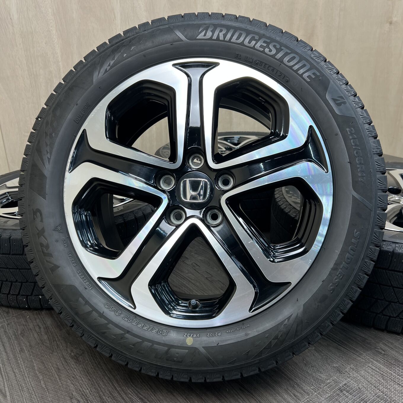 Bridgestone VEZEL 215/55 R17, фото 6
