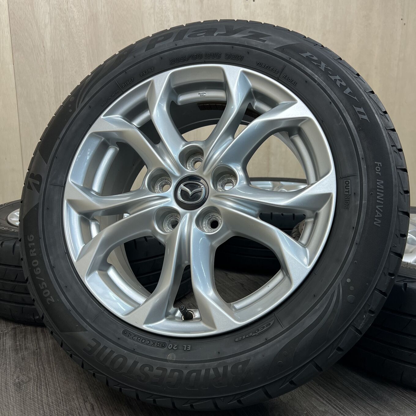 Б/У колесо в сборе 205/60 R16 Bridgestone PLAYZ PX-RVII, артикул 176S40426
