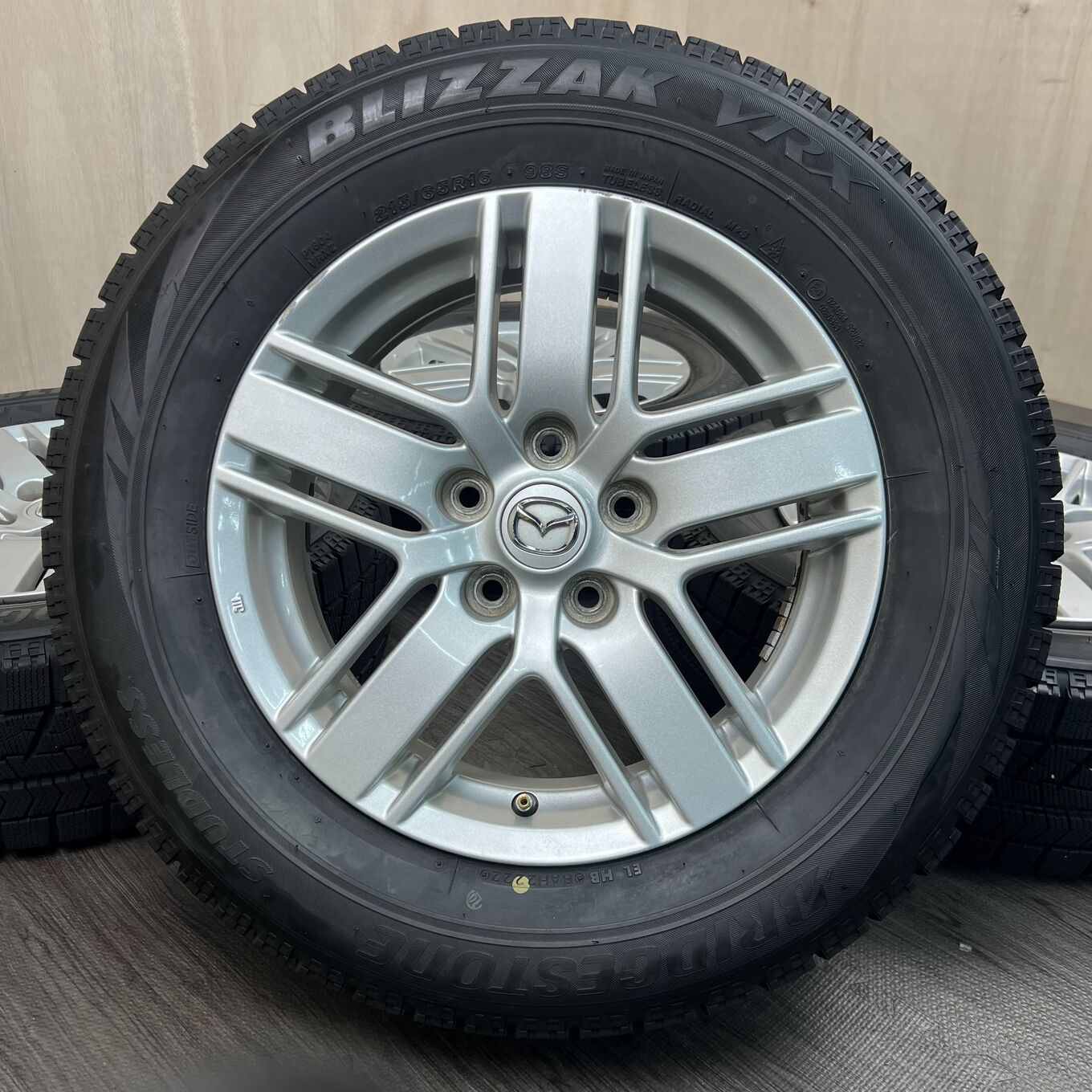 R16 6.5J ET45 5x114.3 MPV — 22 800 ¥/комплект