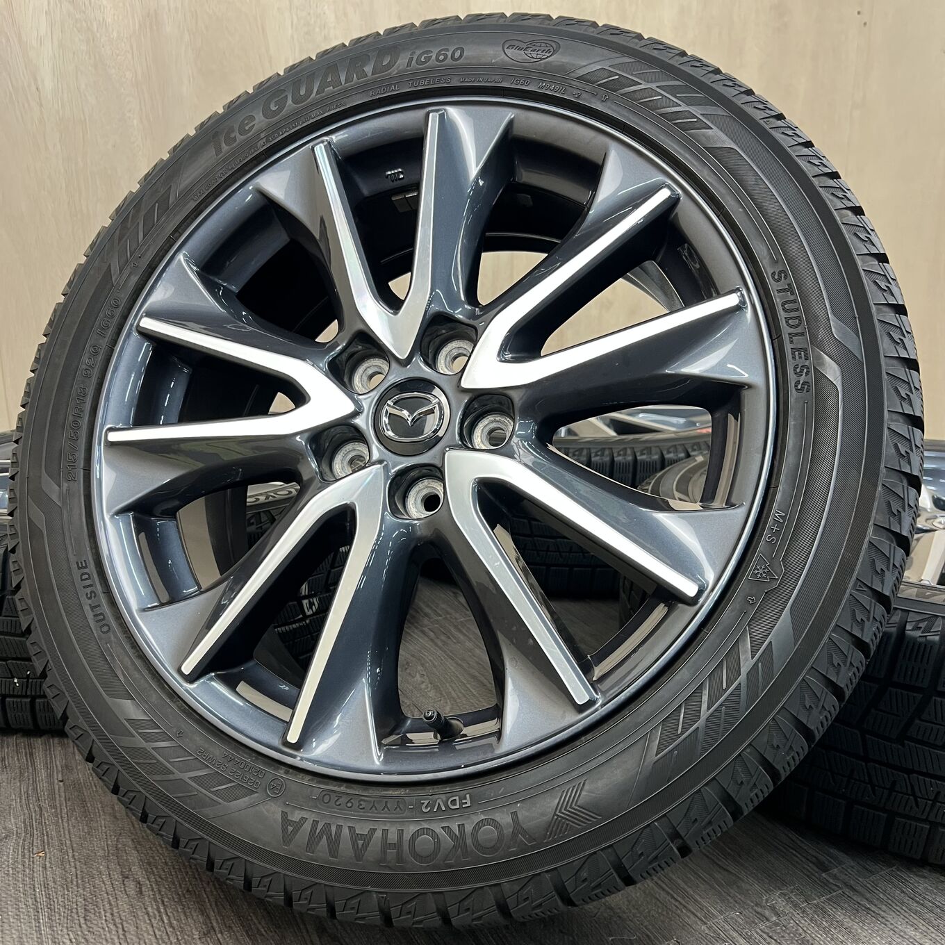 Б/У колесо в сборе 215/50 R18 Yokohama ICE GUARD IG60, артикул 180S40426