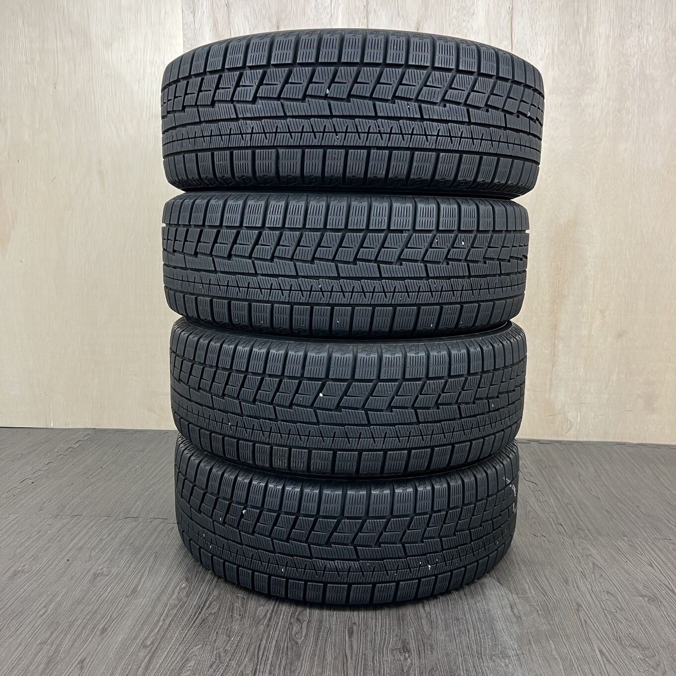 215/50 R18 Yokohama ICE GUARD IG60 — 14 300 ¥/комплект
