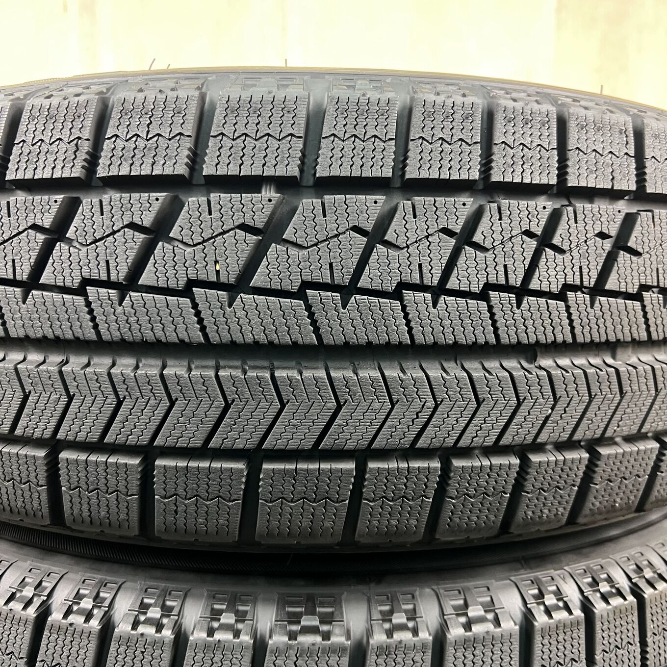 Bridgestone BLIZZAK VRX 215/65 R16, фото 2