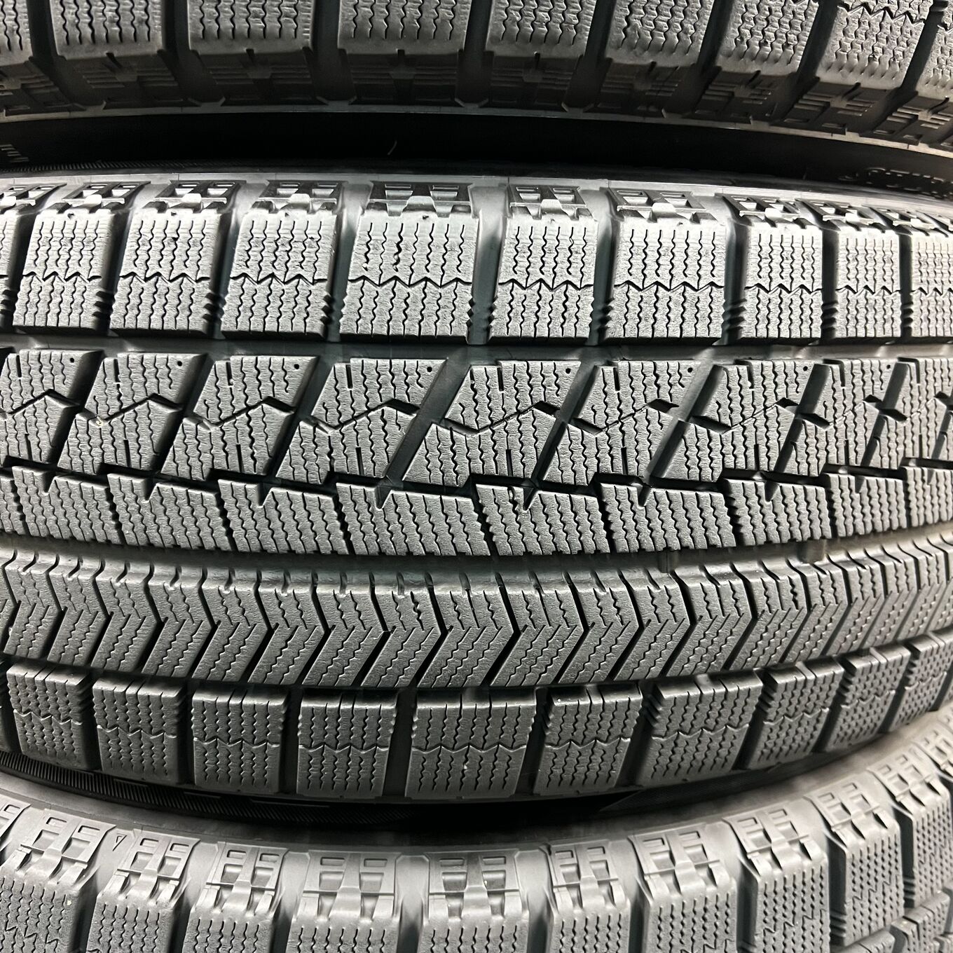 Bridgestone BLIZZAK VRX 215/65 R16, фото 3