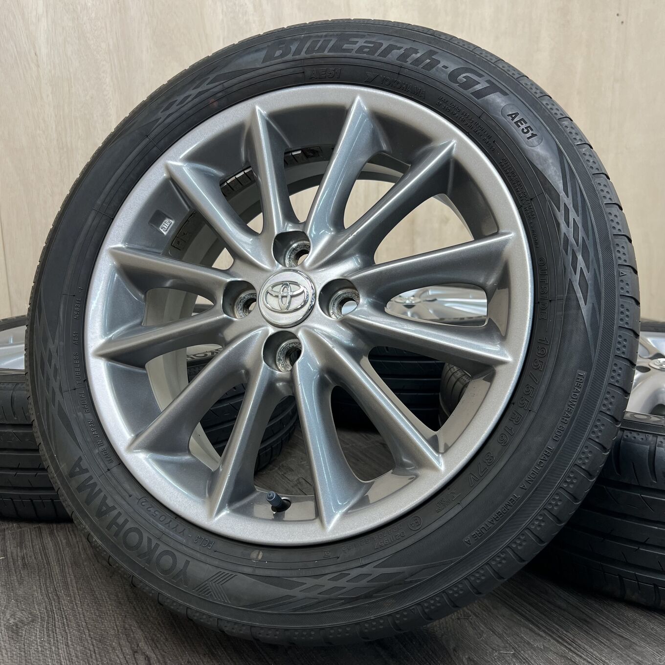 Б/У колесо в сборе 195/55 R16 Yokohama BLUEARTH-GT AE51, артикул 182S40426