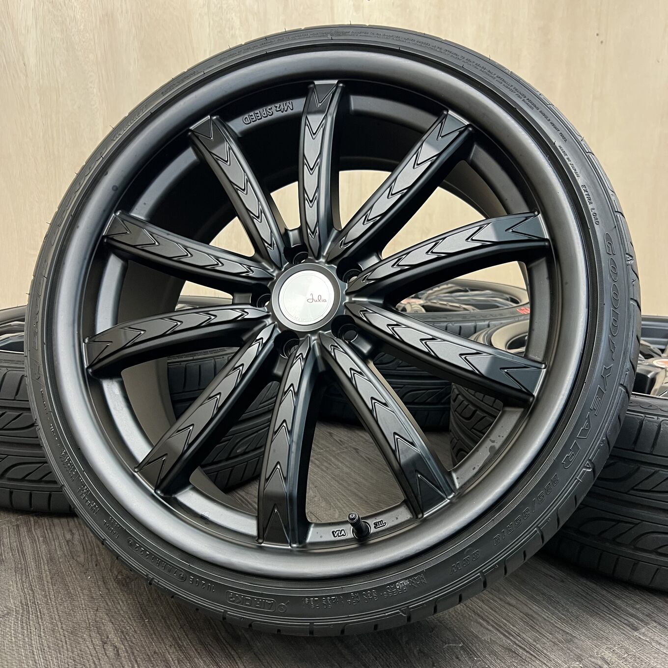 Б/У колесо в сборе 225/35 R19 Goodyear JULIA, артикул 184S40426