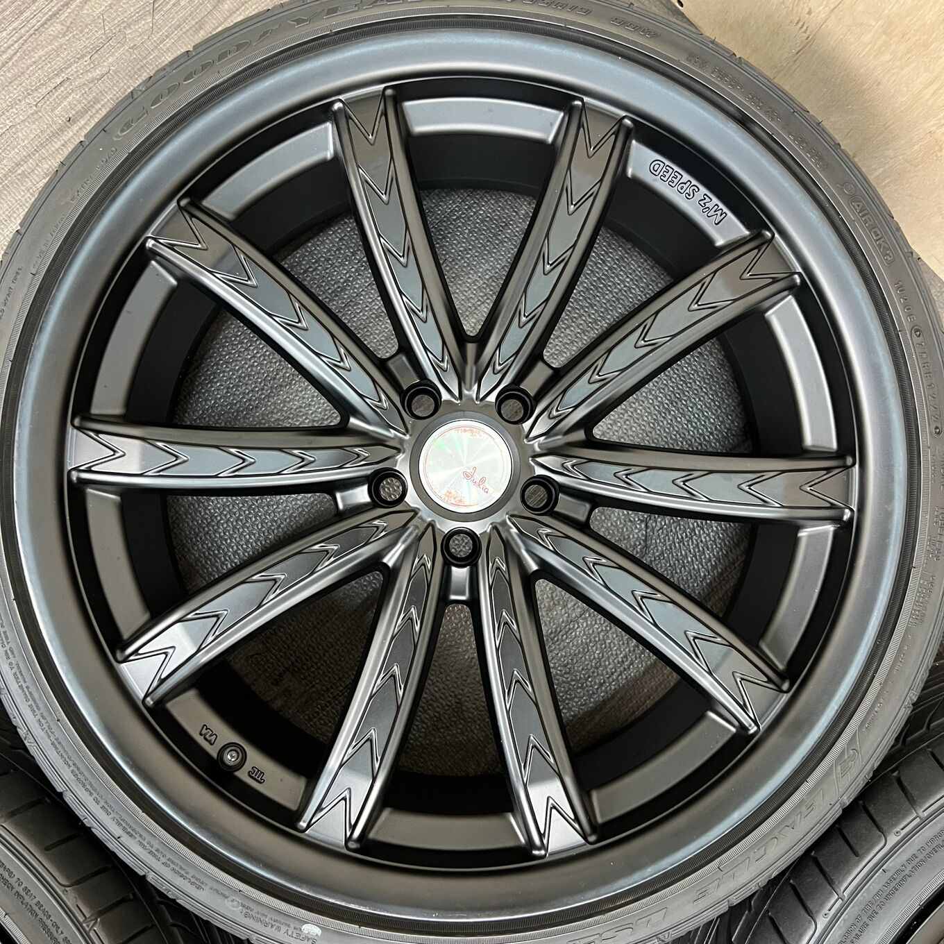 Goodyear JULIA 225/35 R19, фото 4