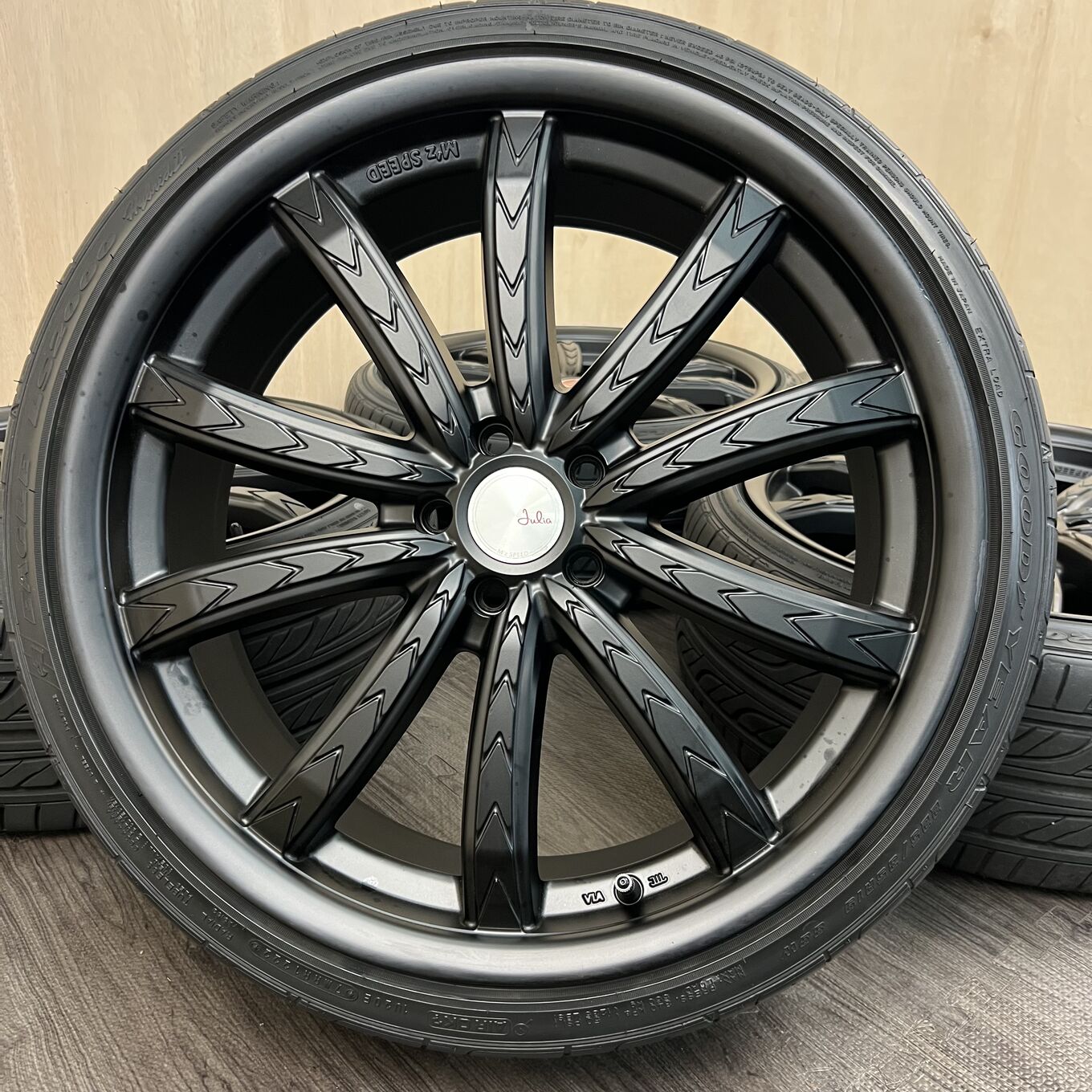 Goodyear JULIA 225/35 R19, фото 6