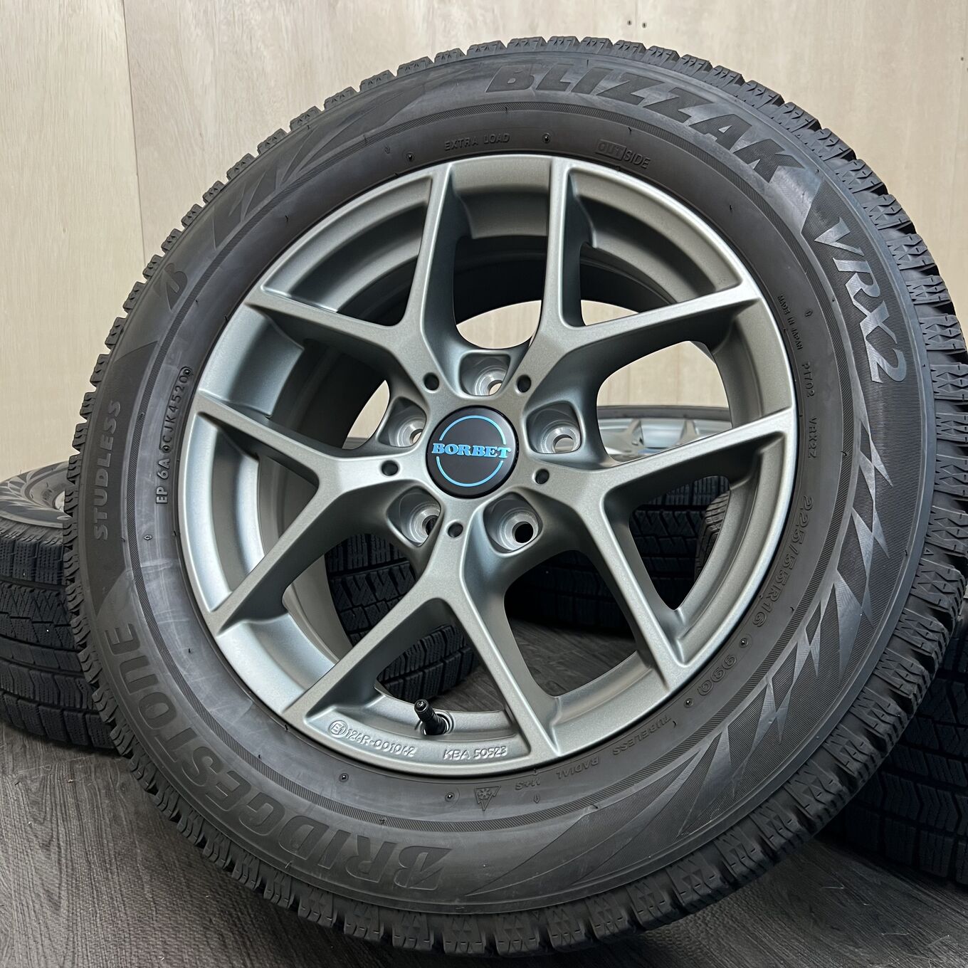 Б/У колесо в сборе 225/55 R16 Bridgestone BLIZZAK VRX2, артикул 187S40426
