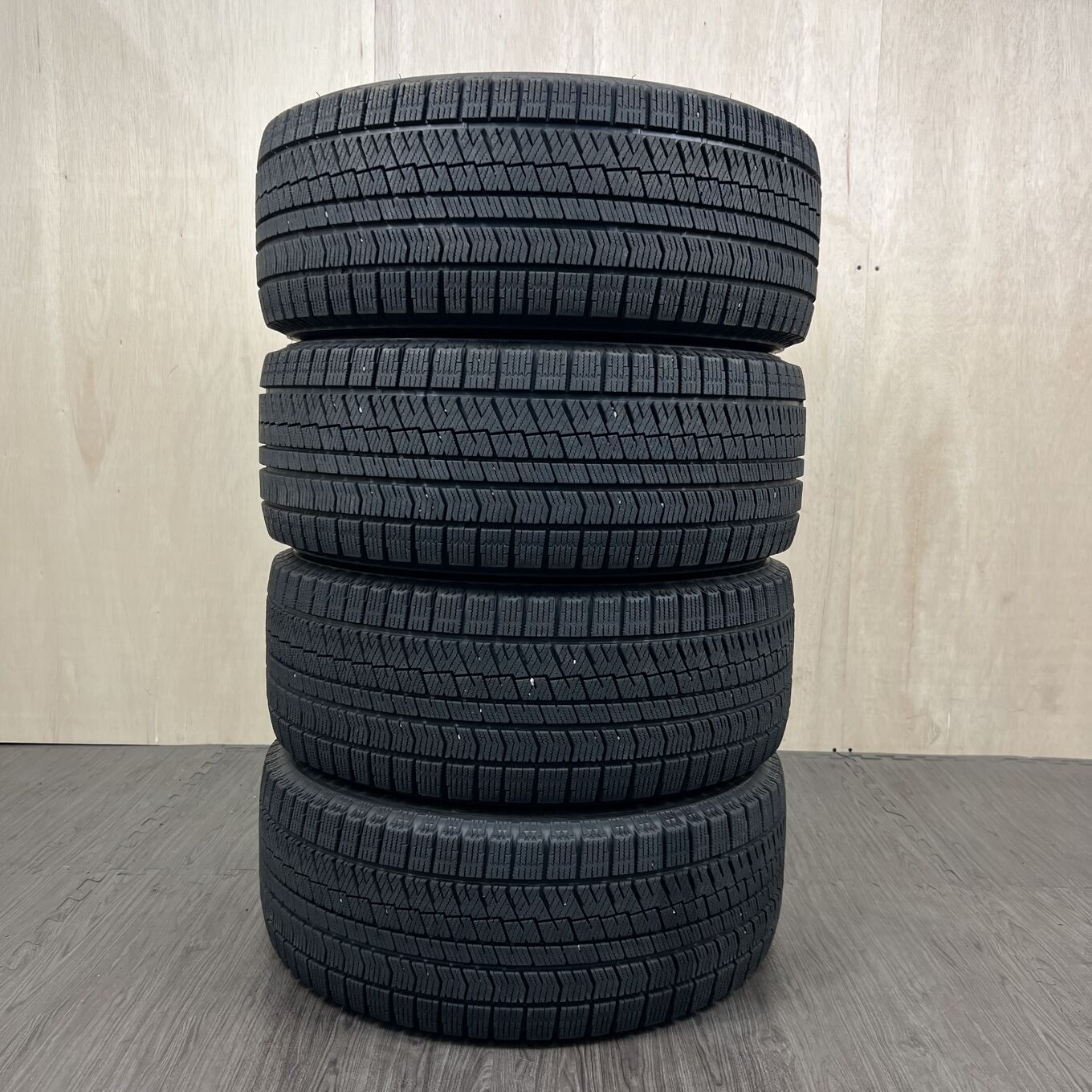 225/55 R16 Bridgestone BLIZZAK VRX2 — 13 500 ¥/комплект