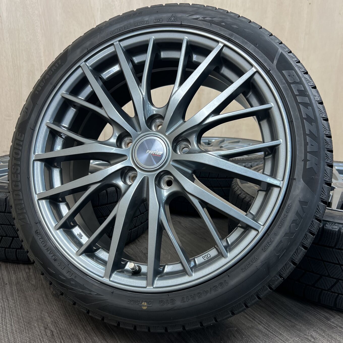R17 7J ET53 5x114.3 RAWRION RM01 — 29 600 ¥/комплект