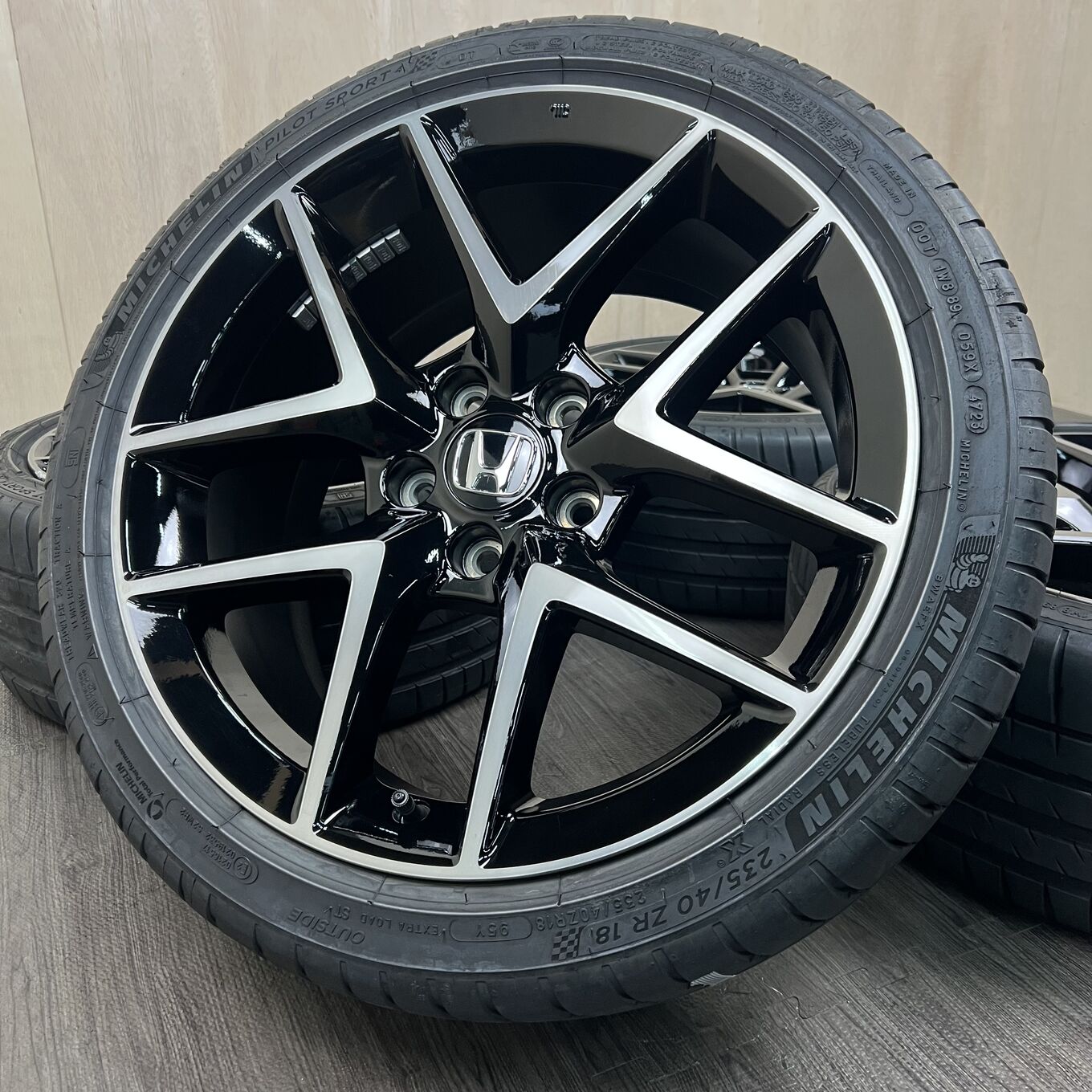 R18 8J ET50 5x114.3 CIVIC — 76 400 ¥/комплект