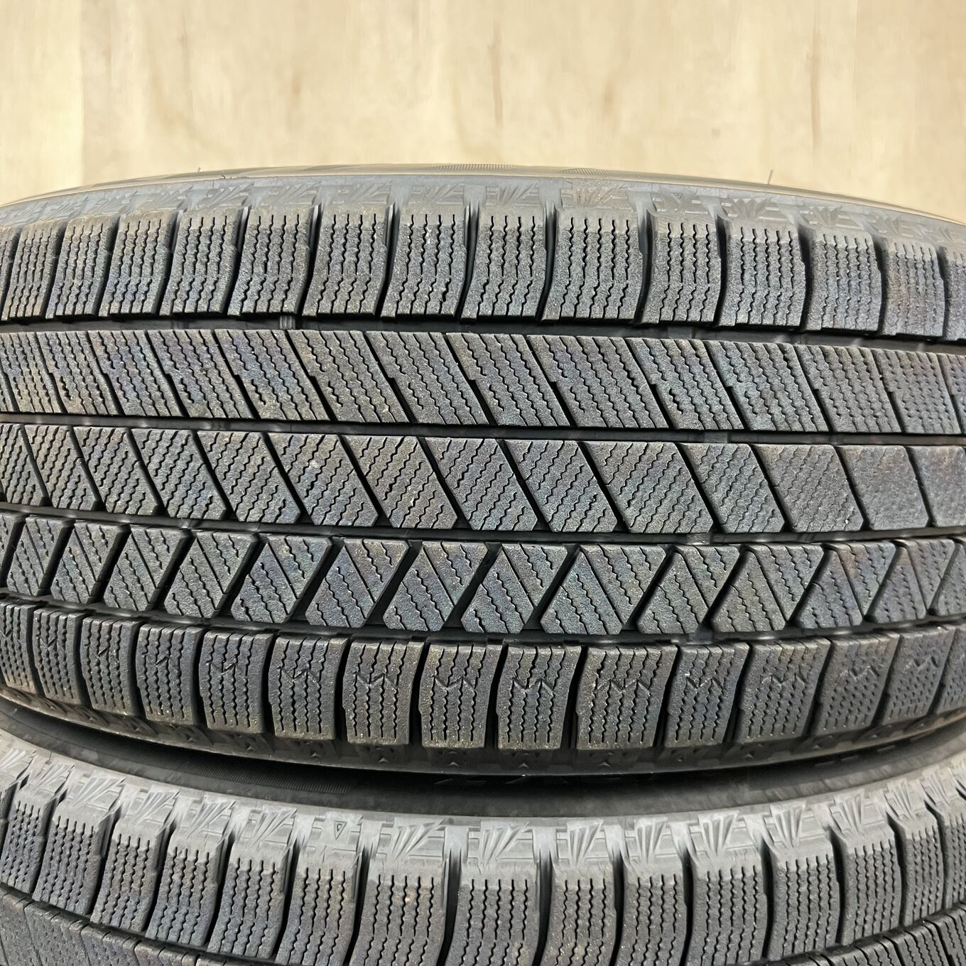 Bridgestone RAWRION RM01 195/45 R17, фото 2