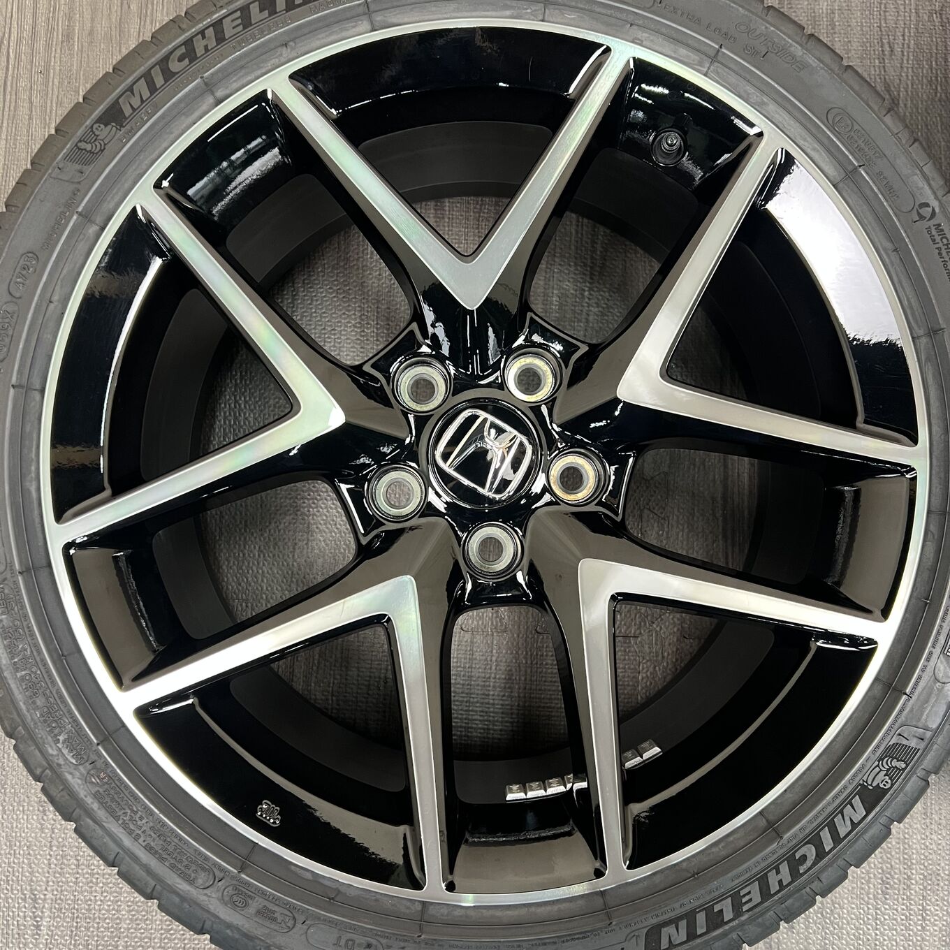 Michelin CIVIC 235/40 R18, фото 2