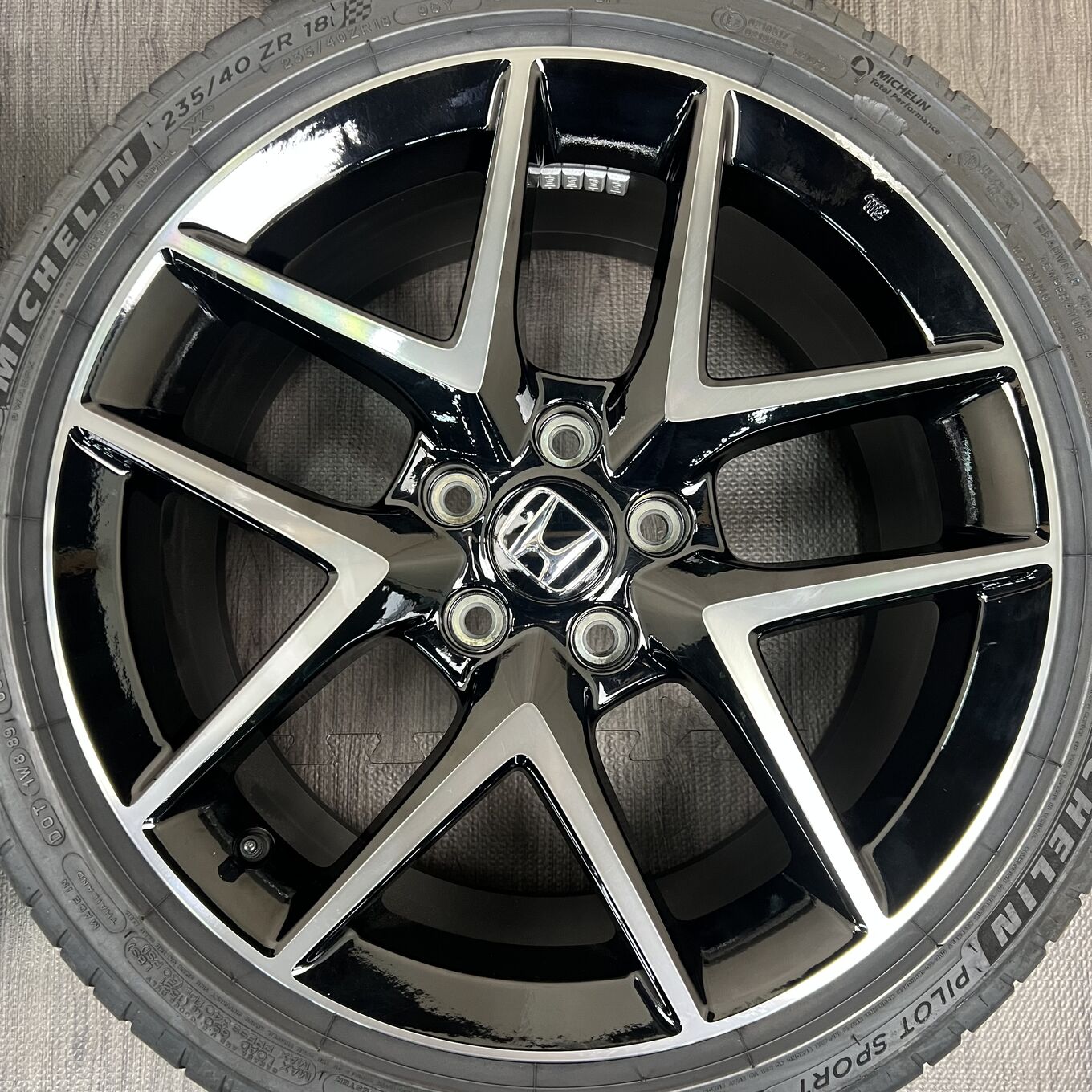 Michelin CIVIC 235/40 R18, фото 3