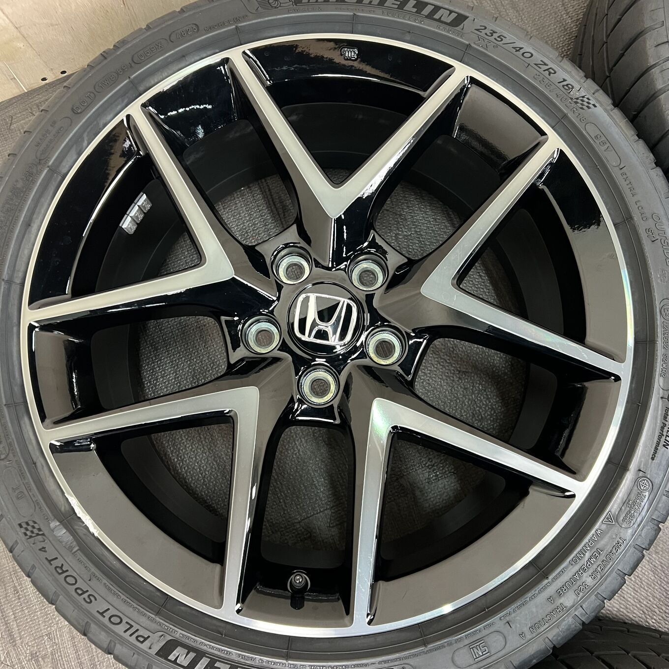 Michelin CIVIC 235/40 R18, фото 4