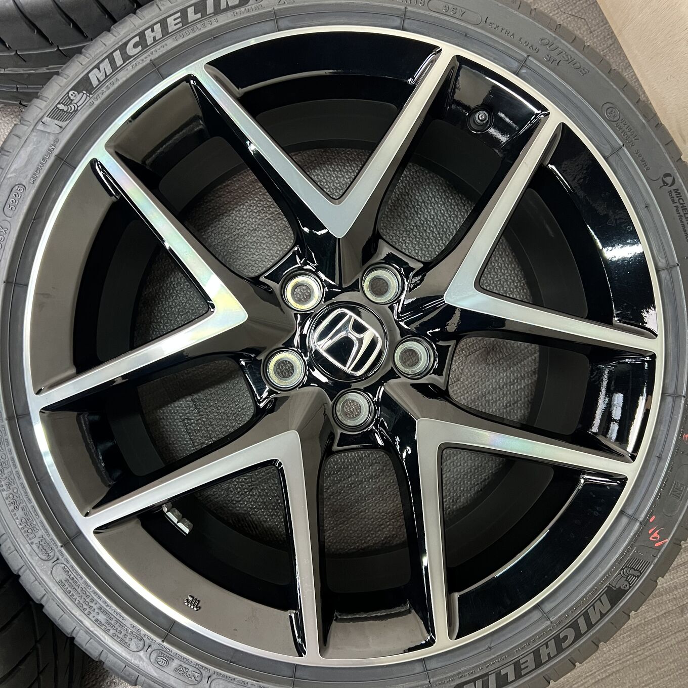 Michelin CIVIC 235/40 R18, фото 5