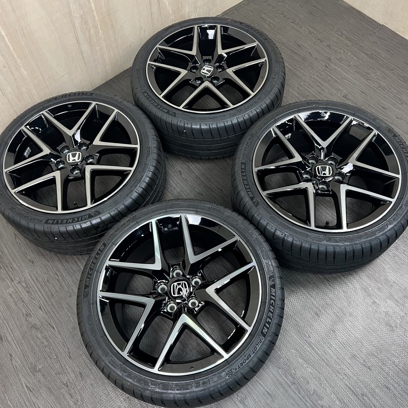Michelin CIVIC 235/40 R18, фото 6