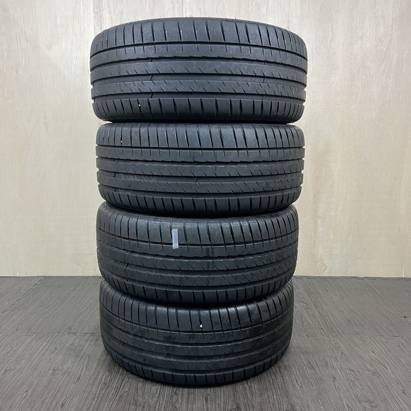 235/40 R18 Michelin PILOT SPORT 4 — 25 400 ¥/комплект