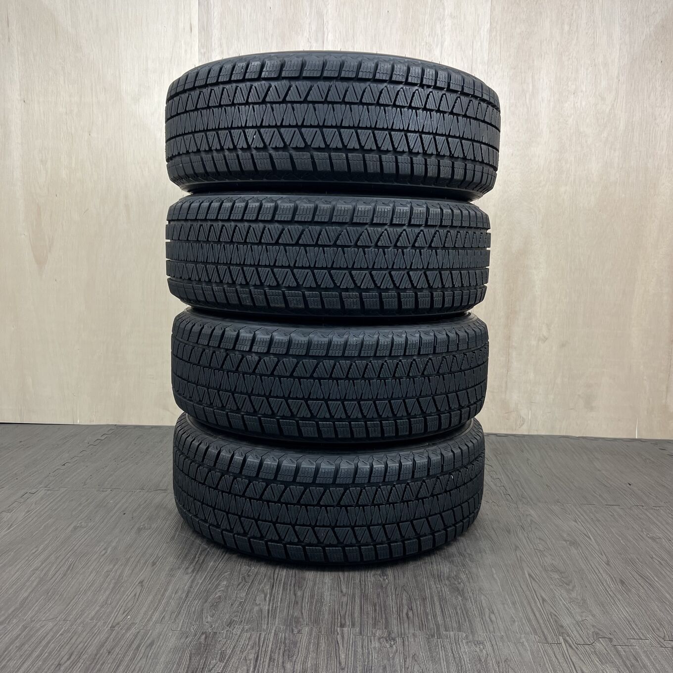 235/60 R18 Bridgestone BLIZZAK DM-V3 — 29 600 ¥/комплект