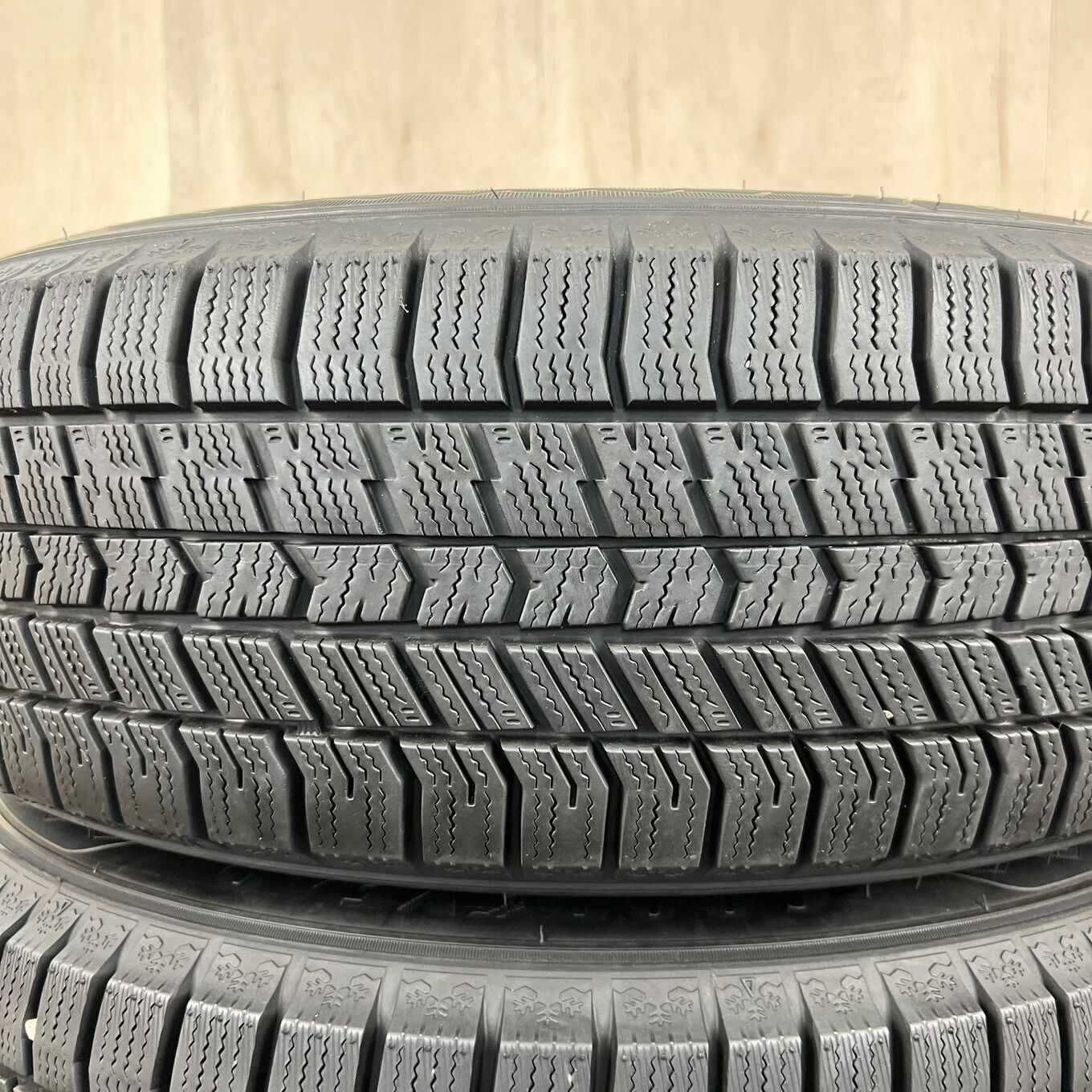 Goodyear ICE NAVI 8 195/60 R17, фото 2
