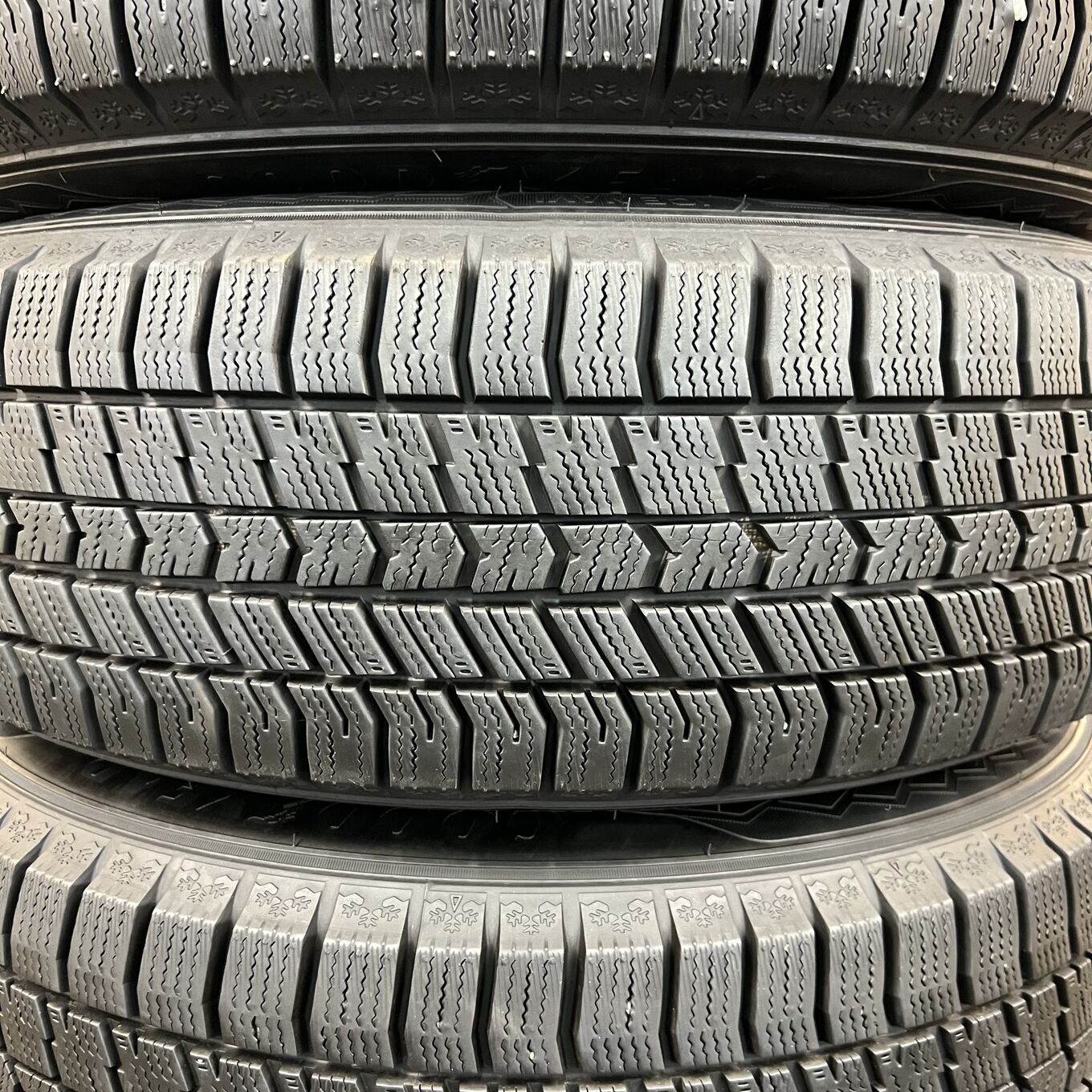 Goodyear ICE NAVI 8 195/60 R17, фото 4