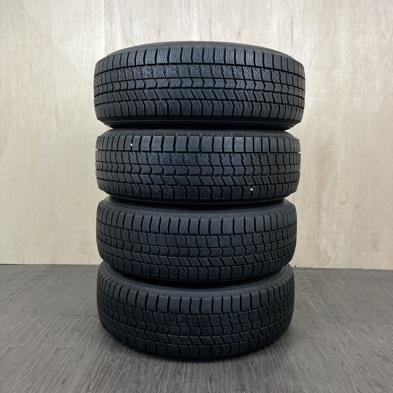 195/60 R17 Goodyear ICE NAVI 8 — 15 200 ¥/комплект