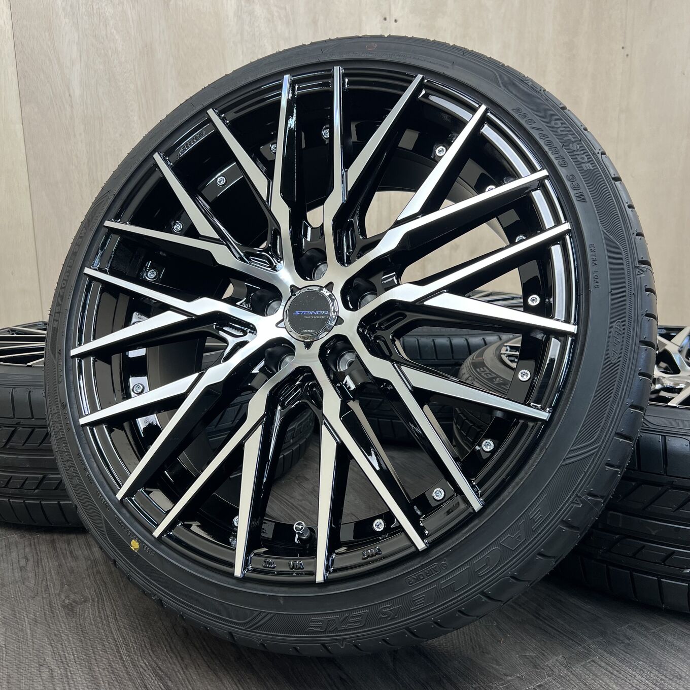 R19 8.5J ET35 5x114.3 STEINER — 68 000 ¥/комплект