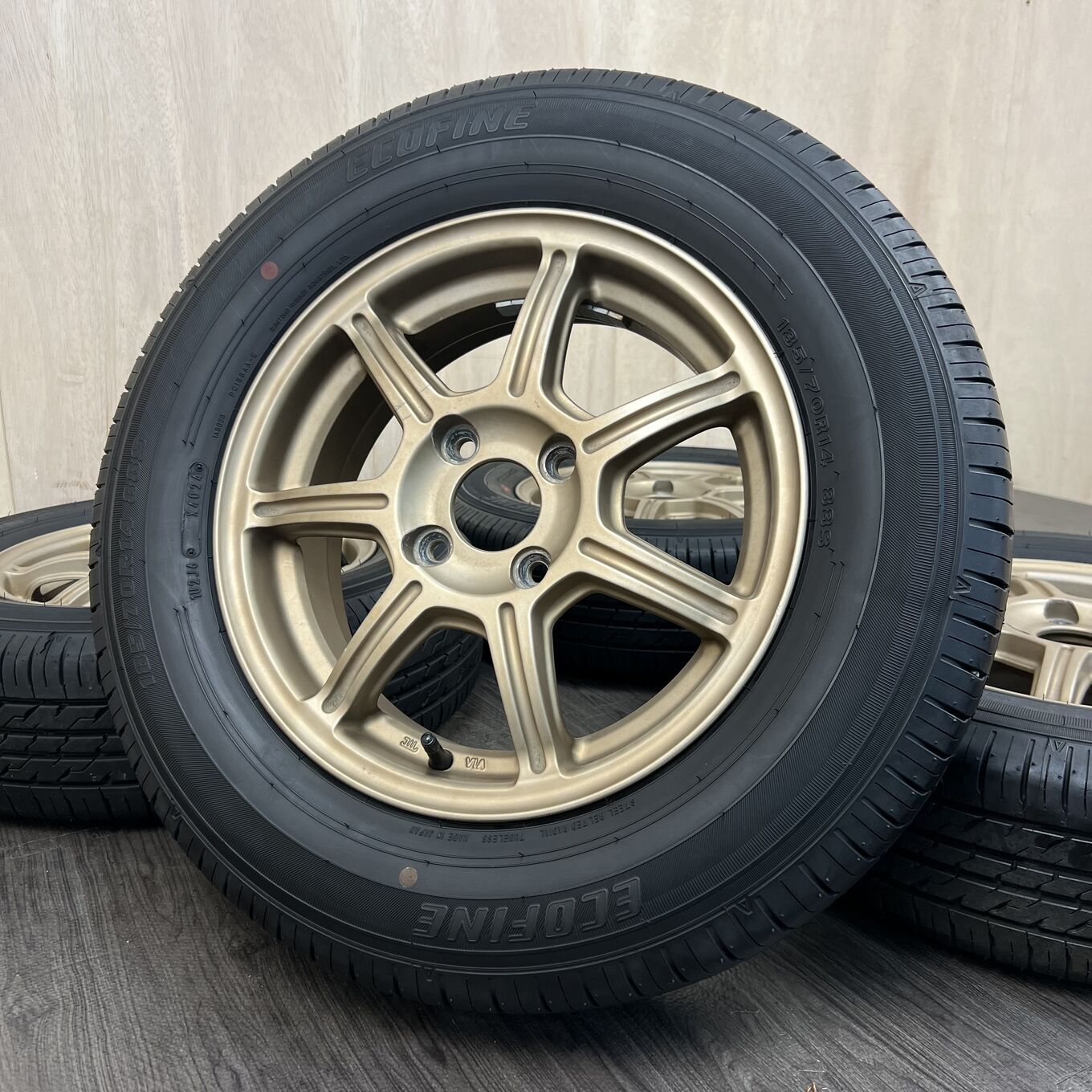 R14 4.5J ET43 4x100 — 18 700 ¥/комплект
