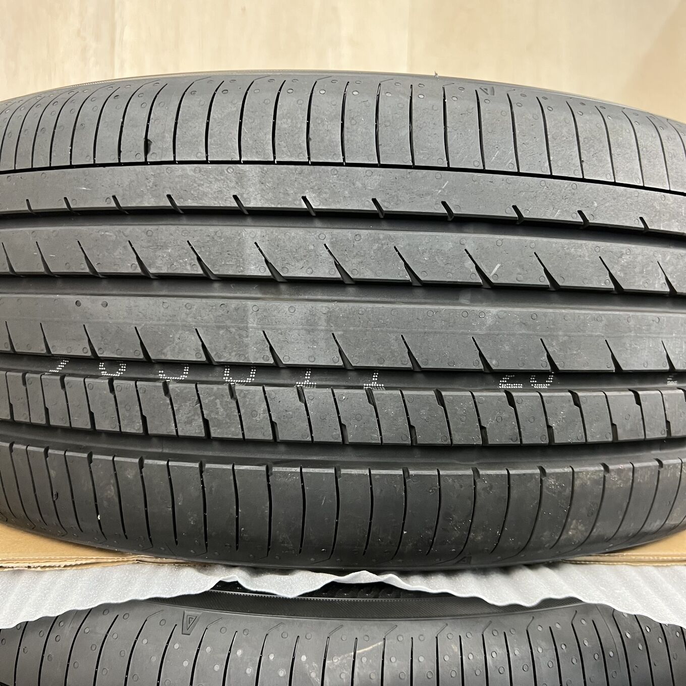 Yokohama ADVAN DB V533 245/40 R19, фото 5