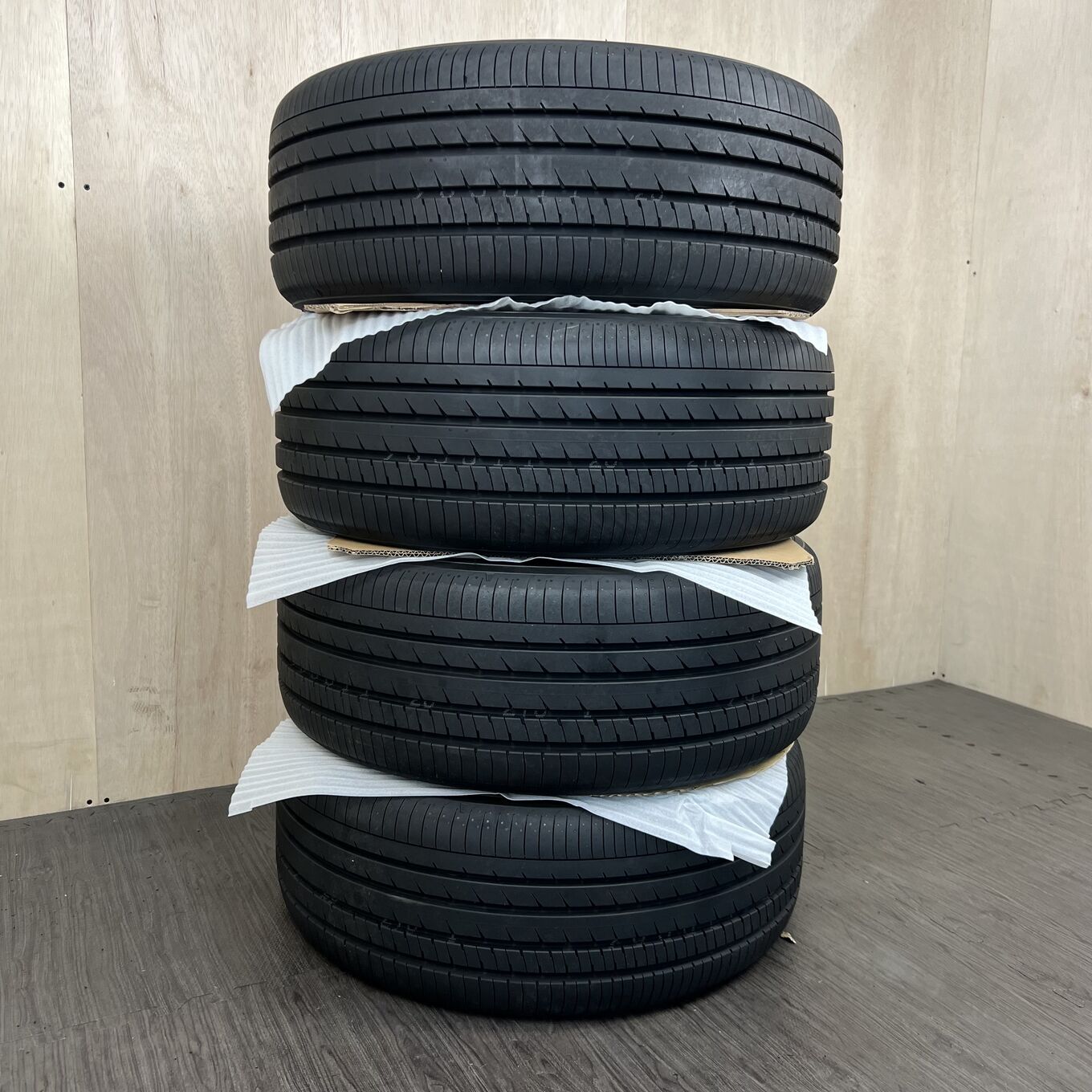 245/40 R19 Yokohama ADVAN DB V533 — 70 100 ¥/комплект