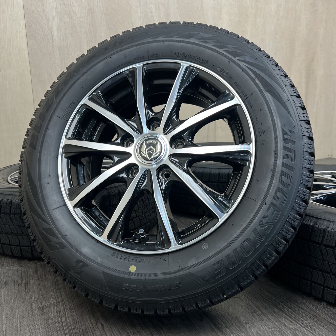 R15 6J ET53 5x114.3 RIZLEY — 19 600 ¥/комплект