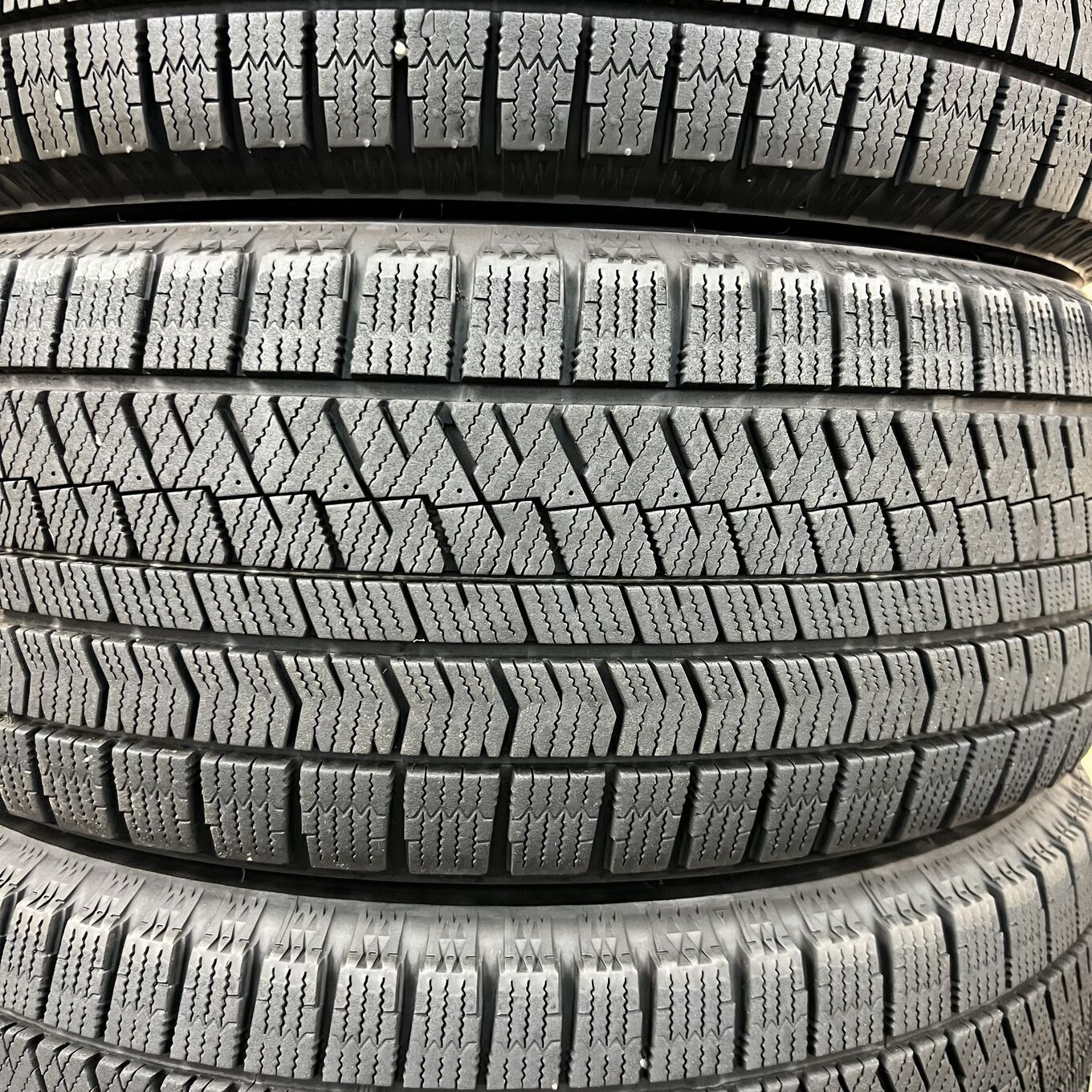 Bridgestone BLIZZAK VRX2 225/50 R18, фото 3