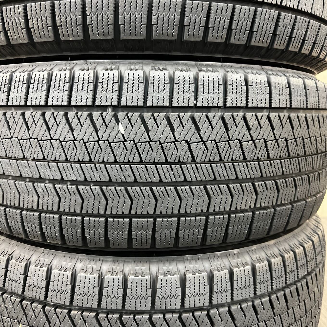 Bridgestone BLIZZAK VRX2 225/50 R18, фото 4