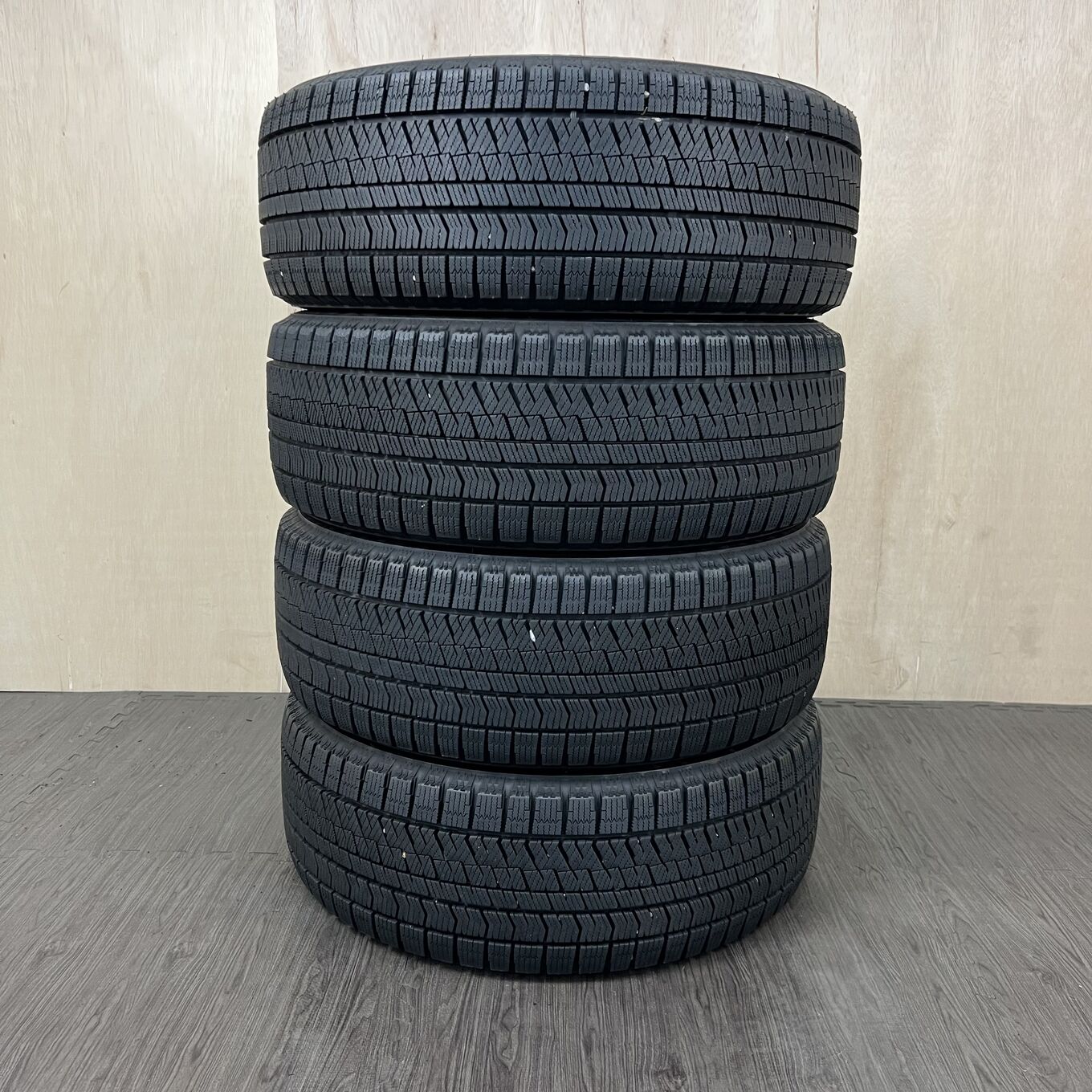 225/50 R18 Bridgestone BLIZZAK VRX2 — 17 000 ¥/комплект