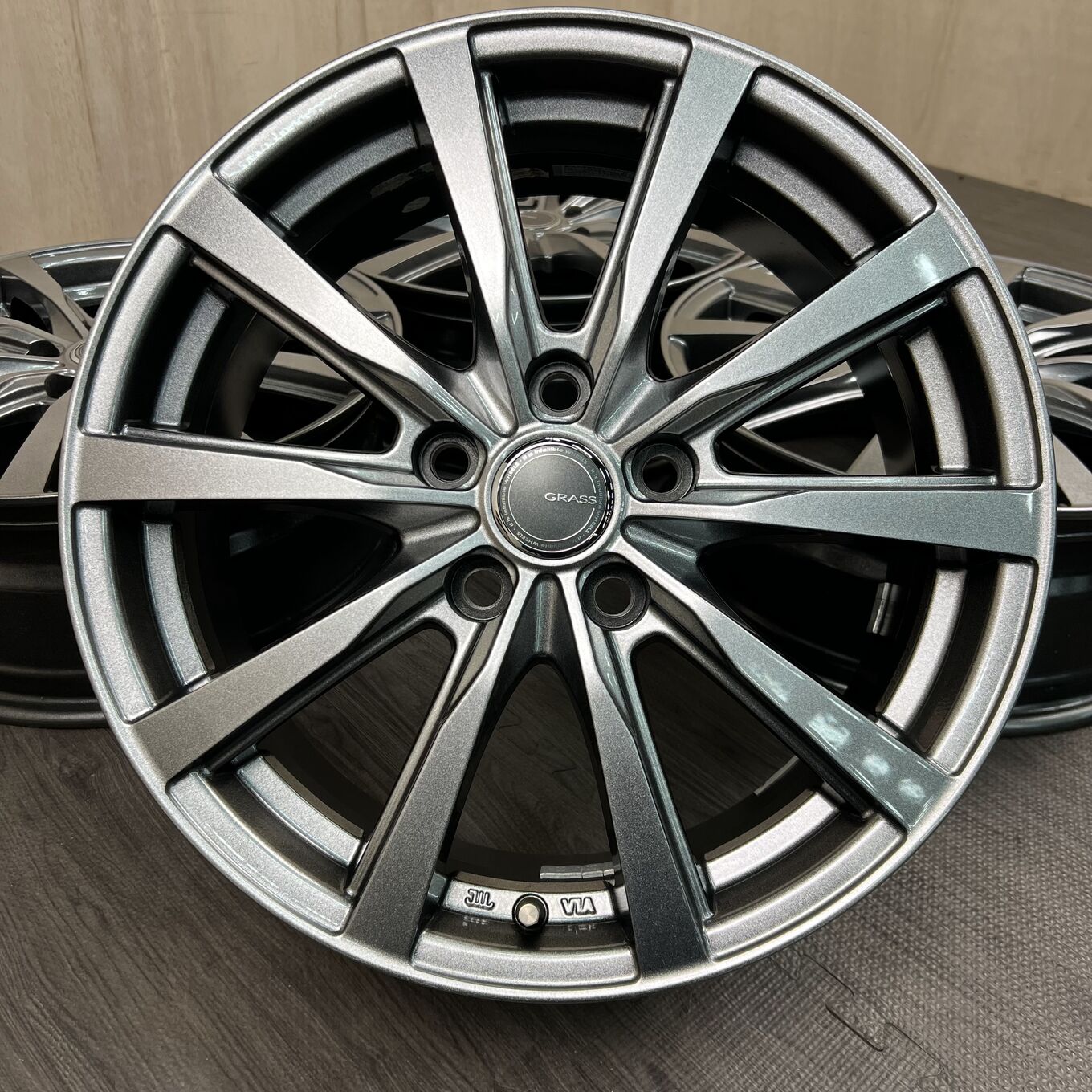 R17 7J ET48 5x114.3 Yokohama GRASS ZX — 36 600 ¥/комплект