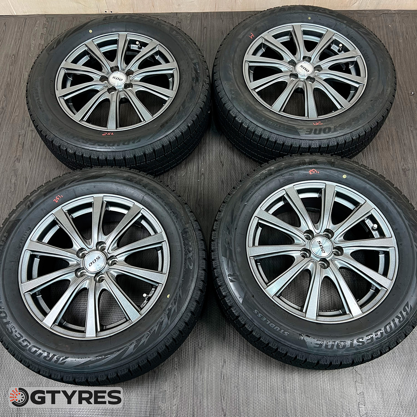215/60 R16 Bridgestone BLIZZAK VRX2 — 34 000 ¥/комплект