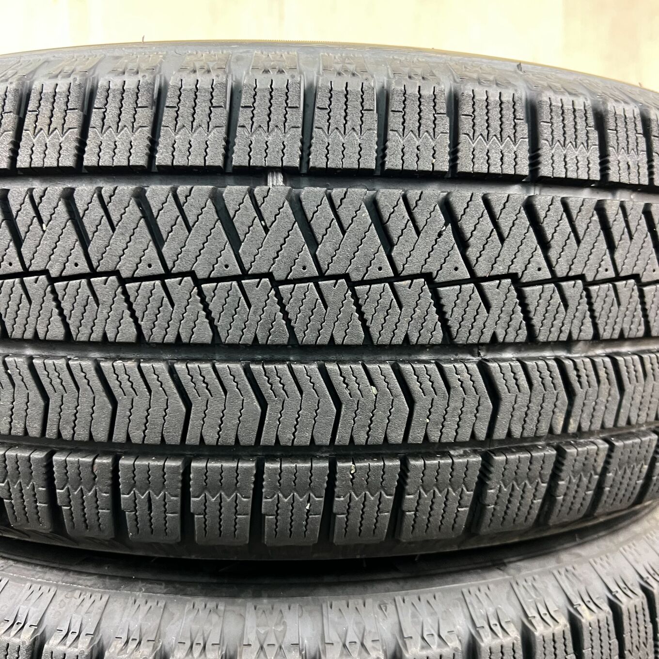 Bridgestone BLIZZAK VRX2 215/60 R16, фото 2