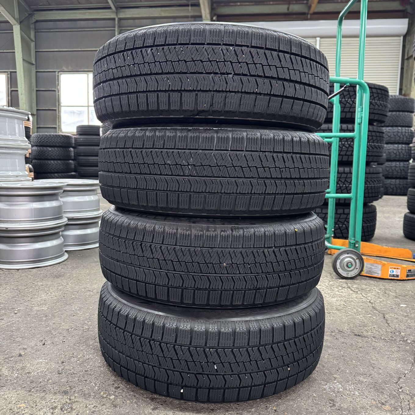 195/60 R16 Bridgestone BLIZZAK VRX2 — 10 900 ¥/комплект