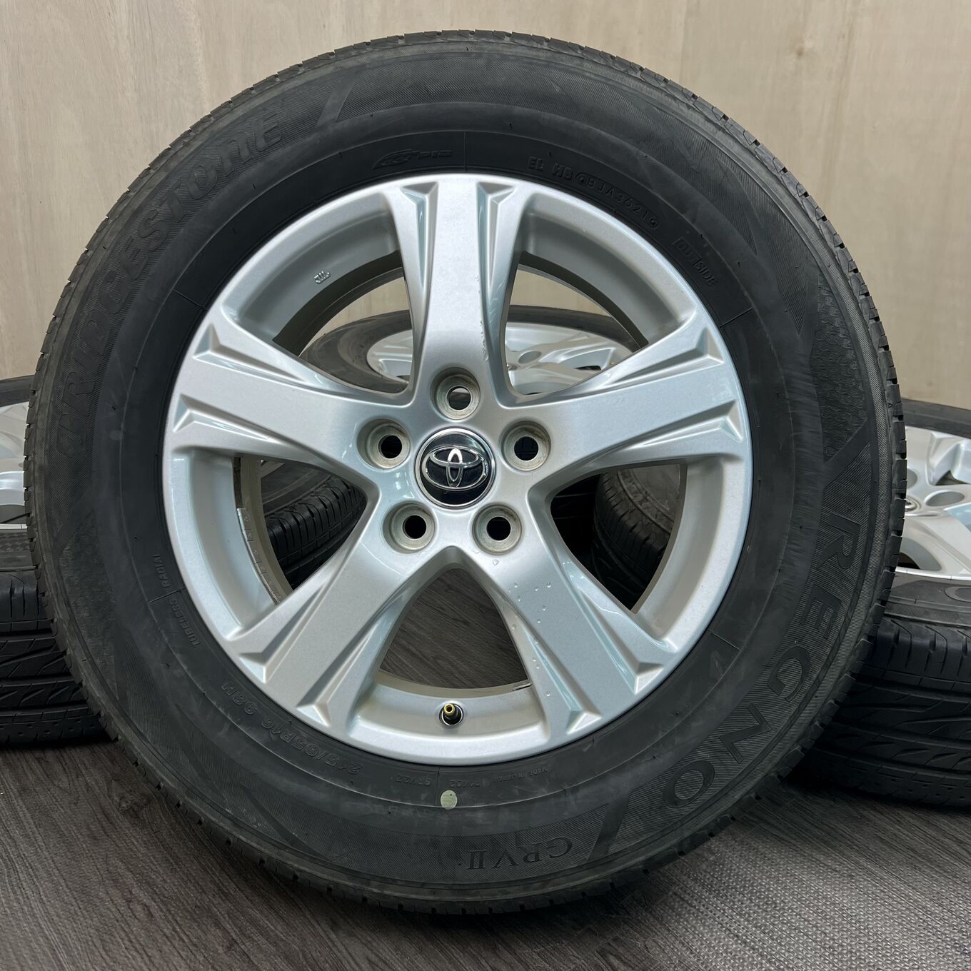 R16 6.5J ET33 5x114.3 Toyo ALPHARD — 30 800 ¥/комплект