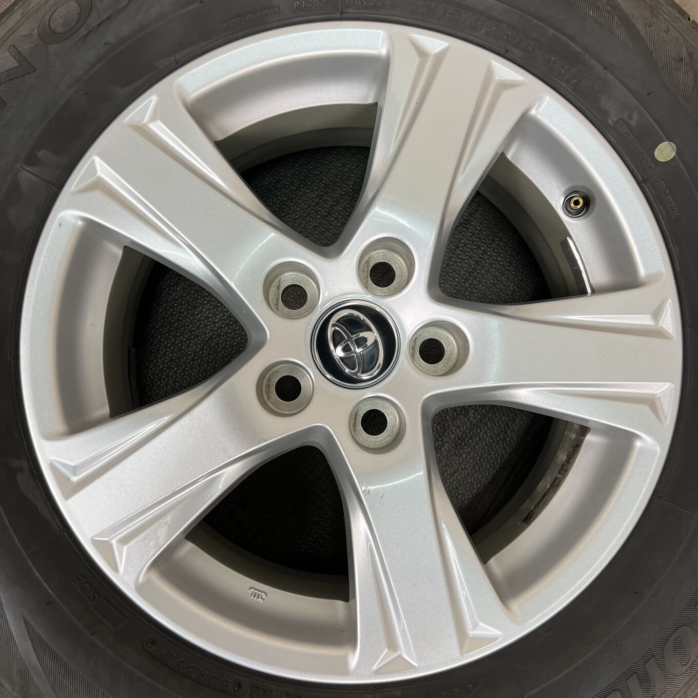 Bridgestone ALPHARD 215/65 R16, фото 5