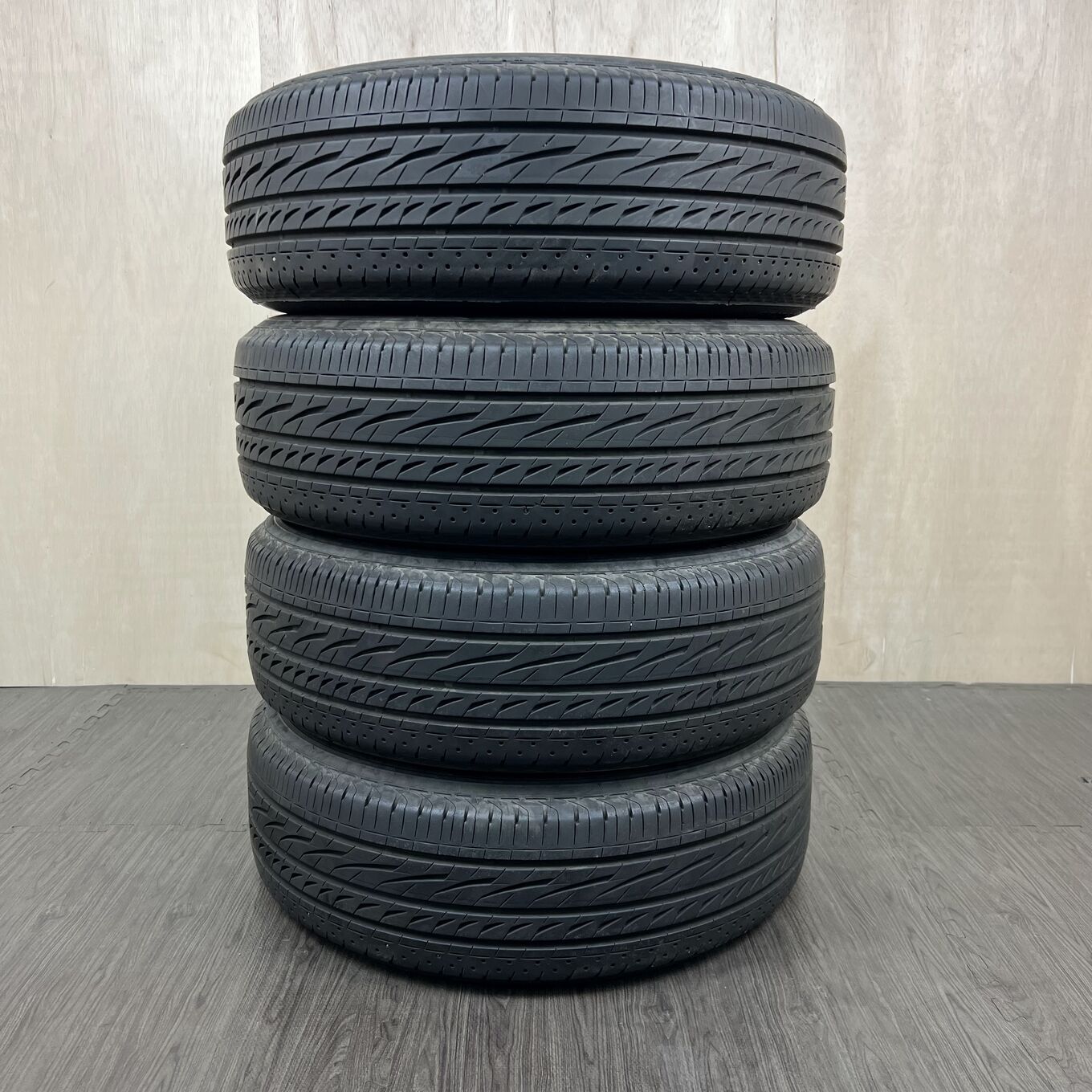 215/65 R16 Bridgestone REGNO GRV2 — 26 600 ¥/комплект