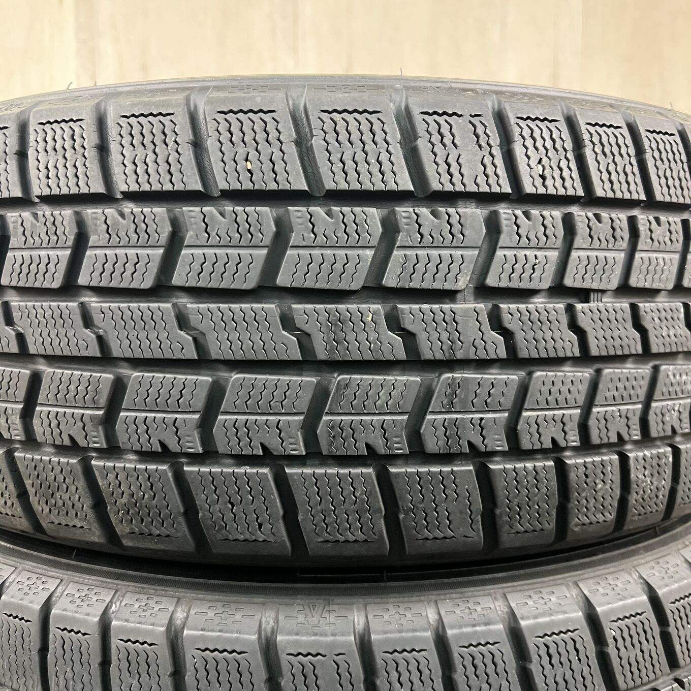 Goodyear ICE NAVI 7 215/50 R17, фото 2