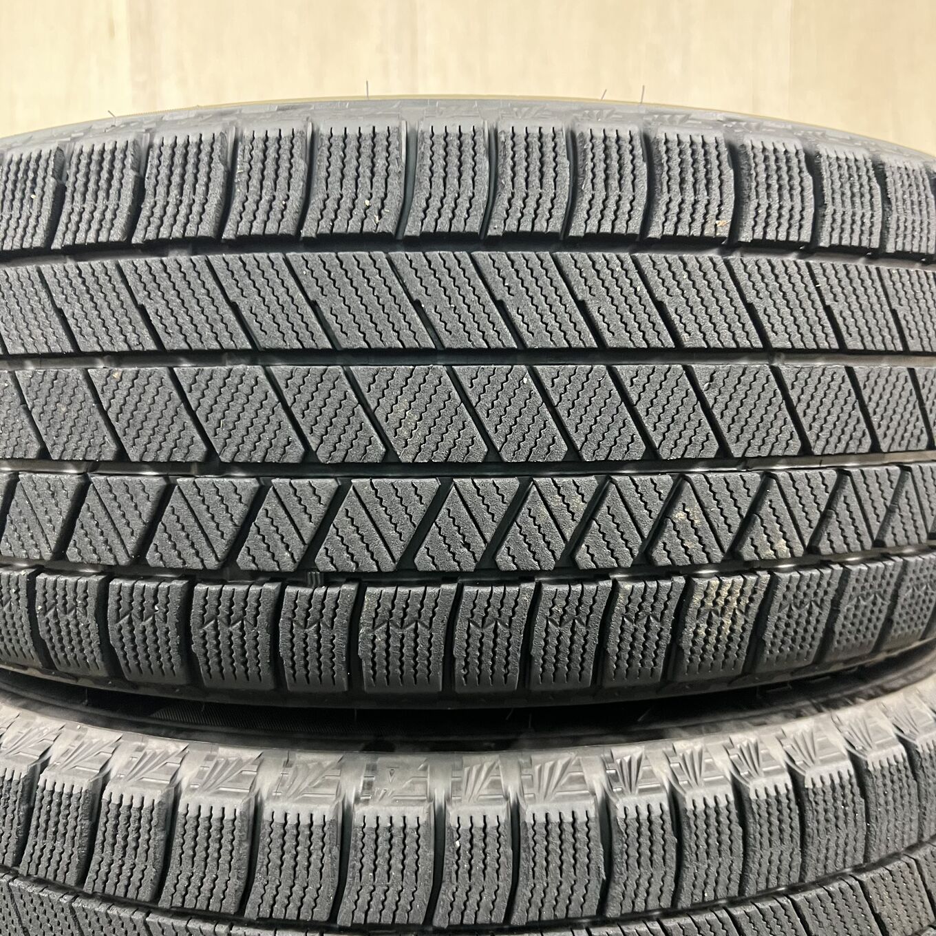 Bridgestone BLIZZAK VRX3 215/60 R16, фото 2
